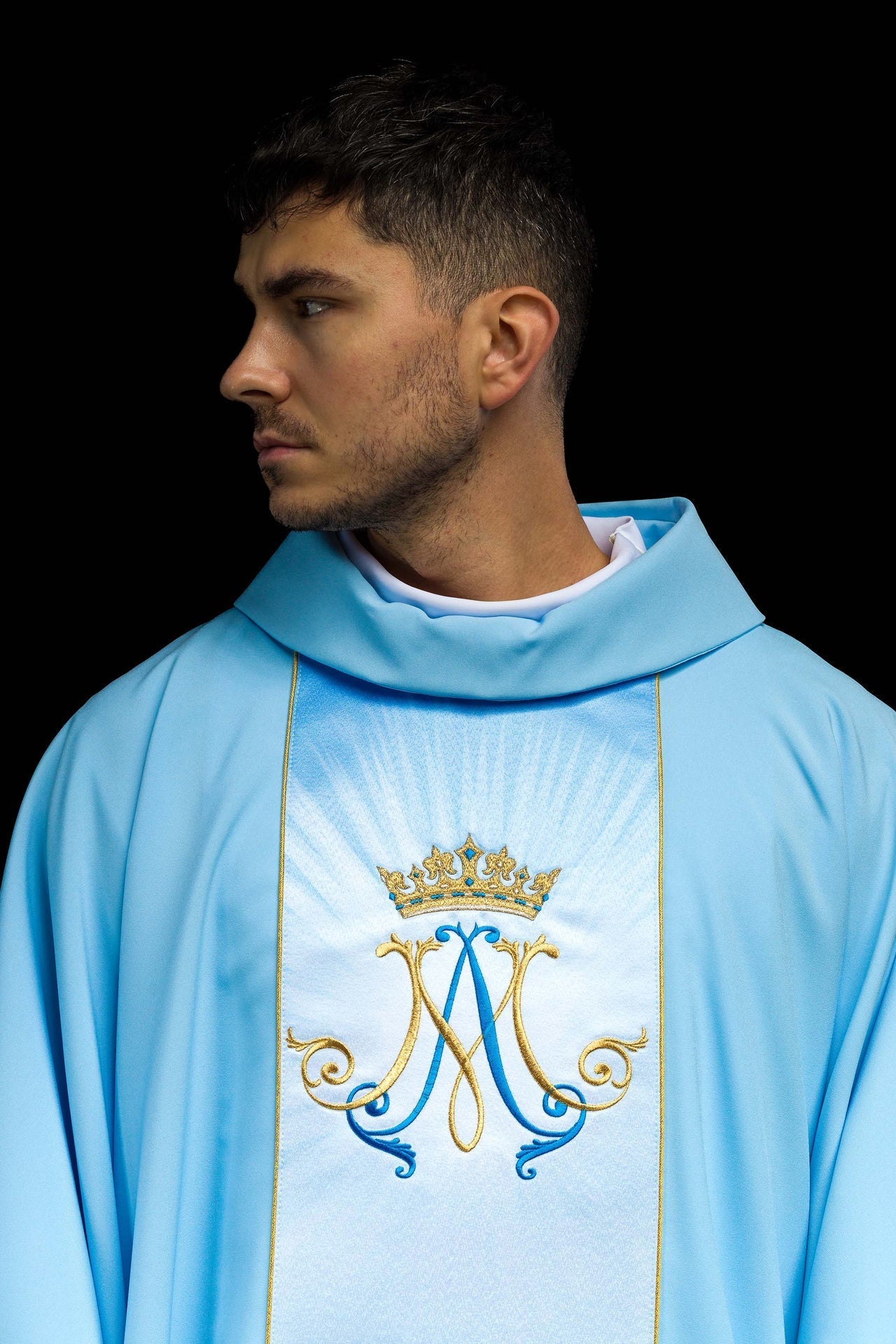 Ornat Maryjny Niebieski z Haftem i Pasem Sublimowanym - SZATYLITURGICZNE.PL