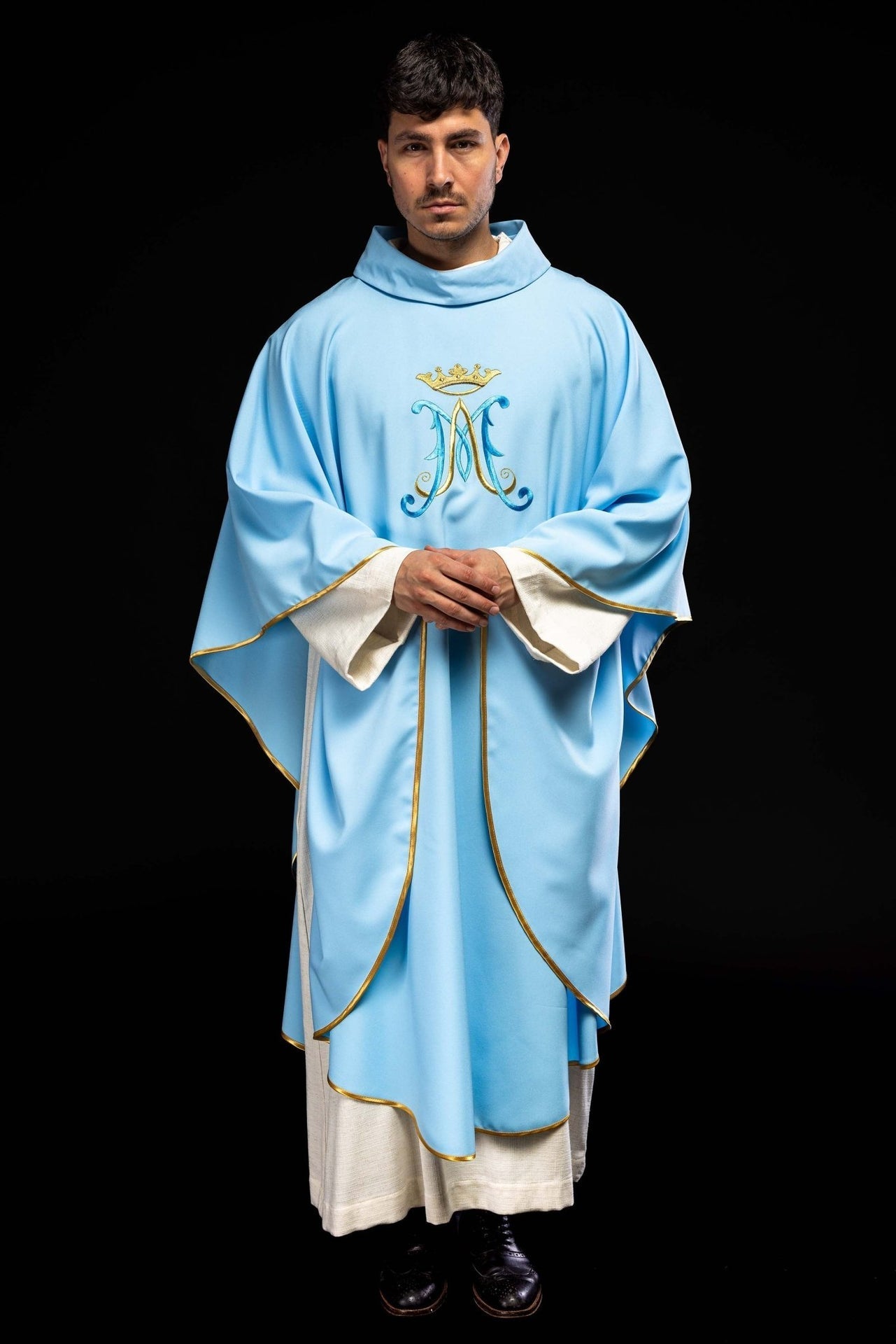 Ornat Maryjny Niebieski z Haftowanym Herbem i Złotą Koroną - SZATYLITURGICZNE.PL