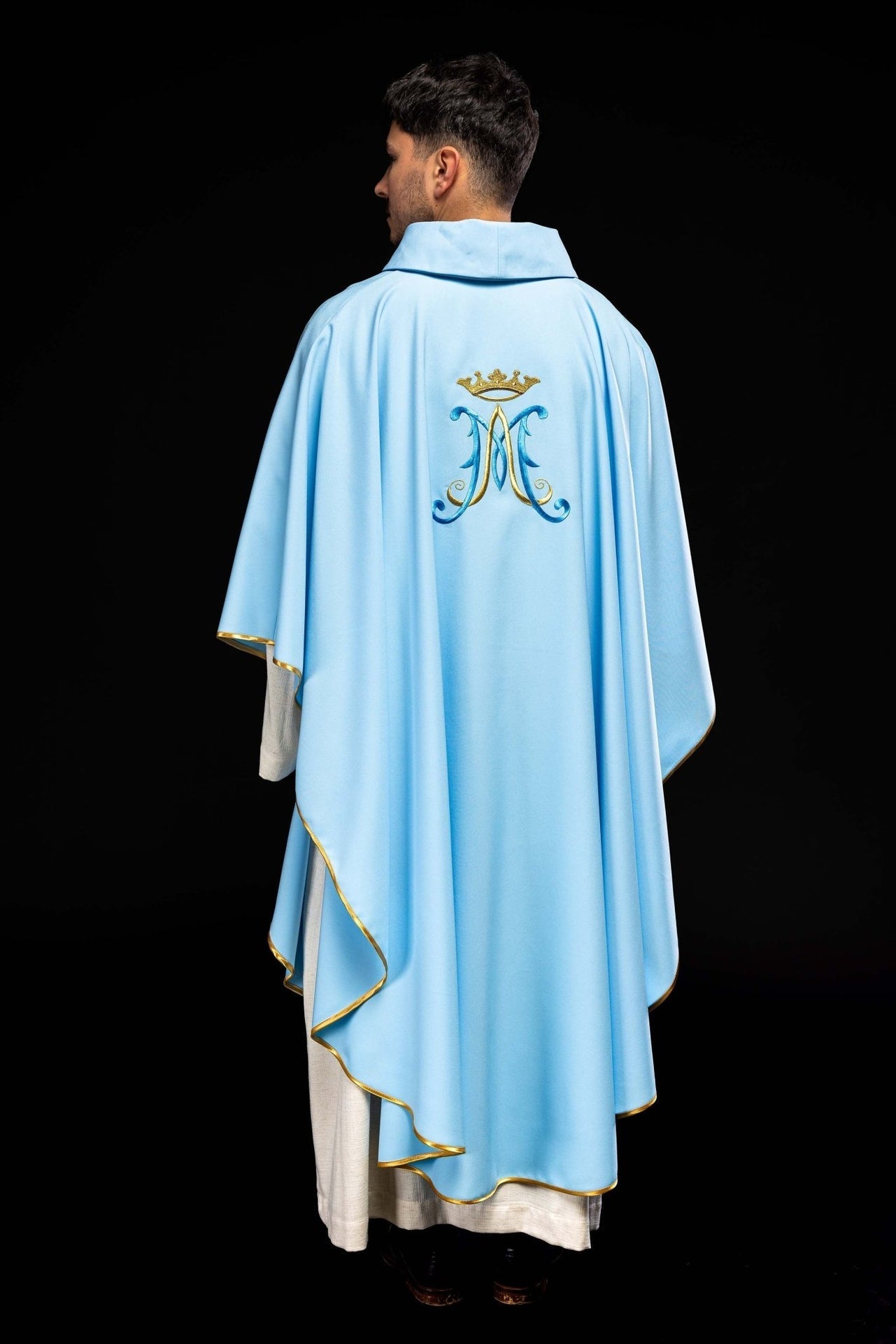 Ornat Maryjny Niebieski z Haftowanym Herbem i Złotą Koroną - SZATYLITURGICZNE.PL