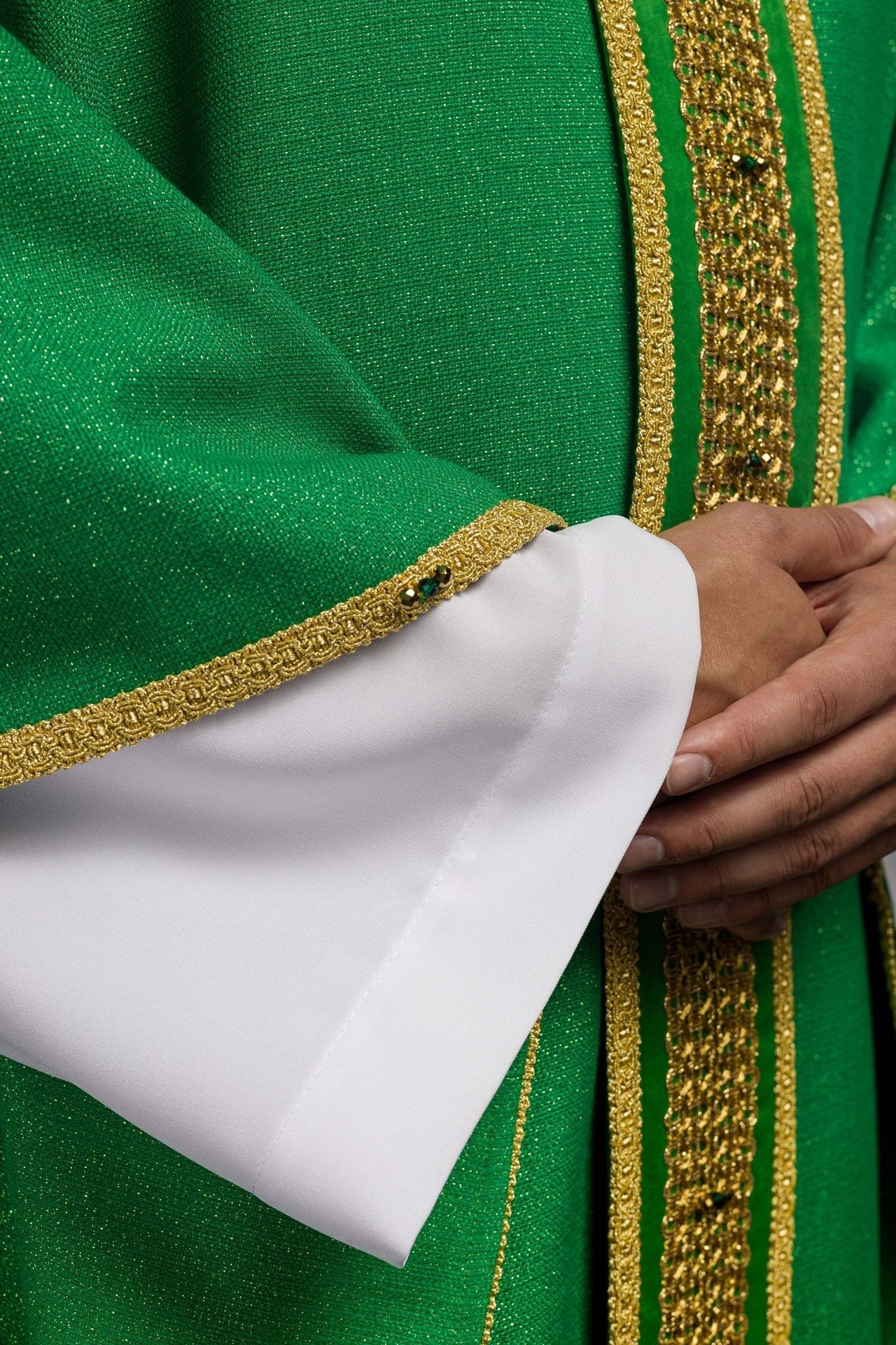 Ornat Ręcznie Robiony z Kamieniami Naturalnymi - Zielony Pas i Złote Zdobienia - SZATYLITURGICZNE.PL