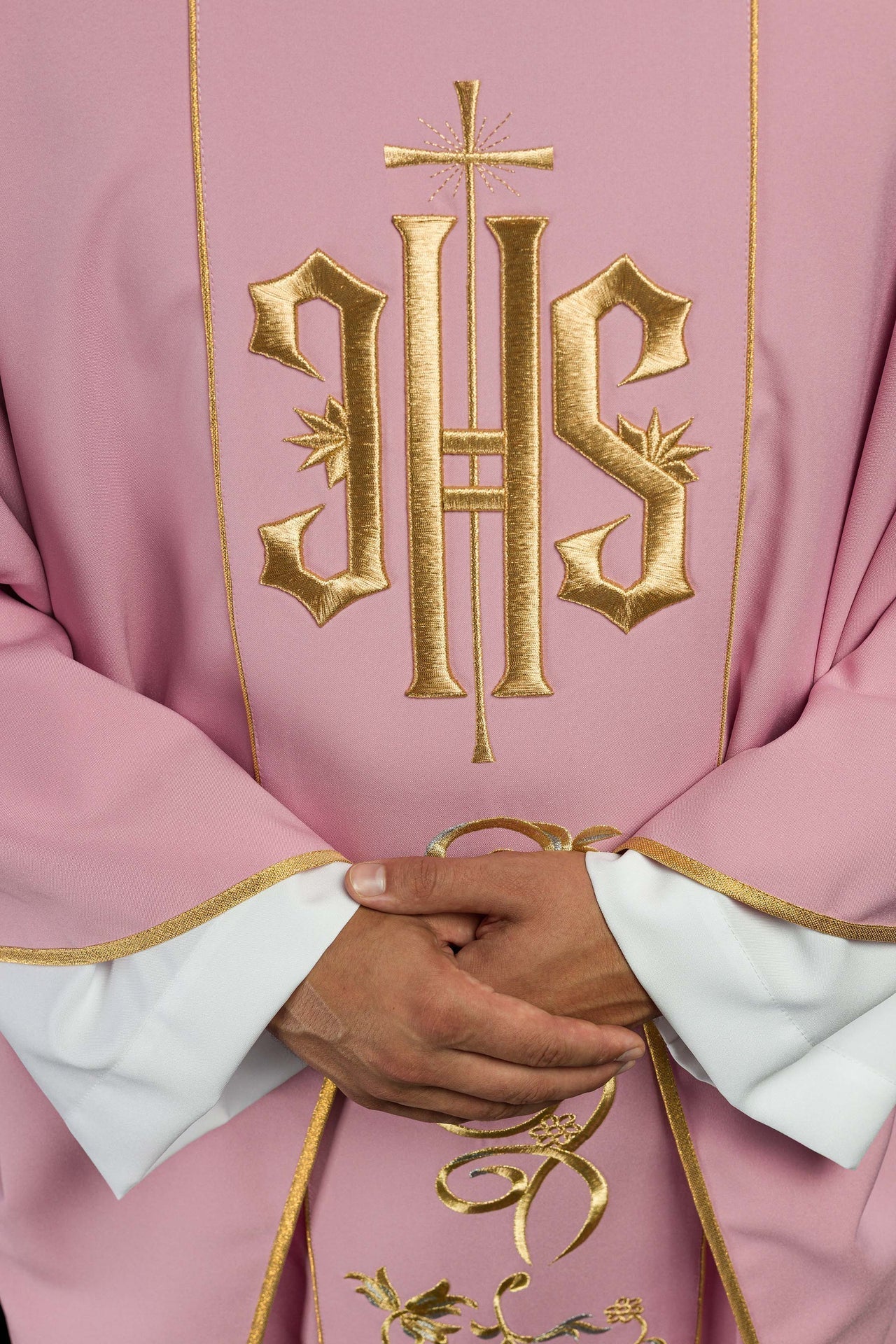 Ornat Różowy IHS - Złoty Haft Eucharystyczny, Elanowełna - SZATYLITURGICZNE.PL