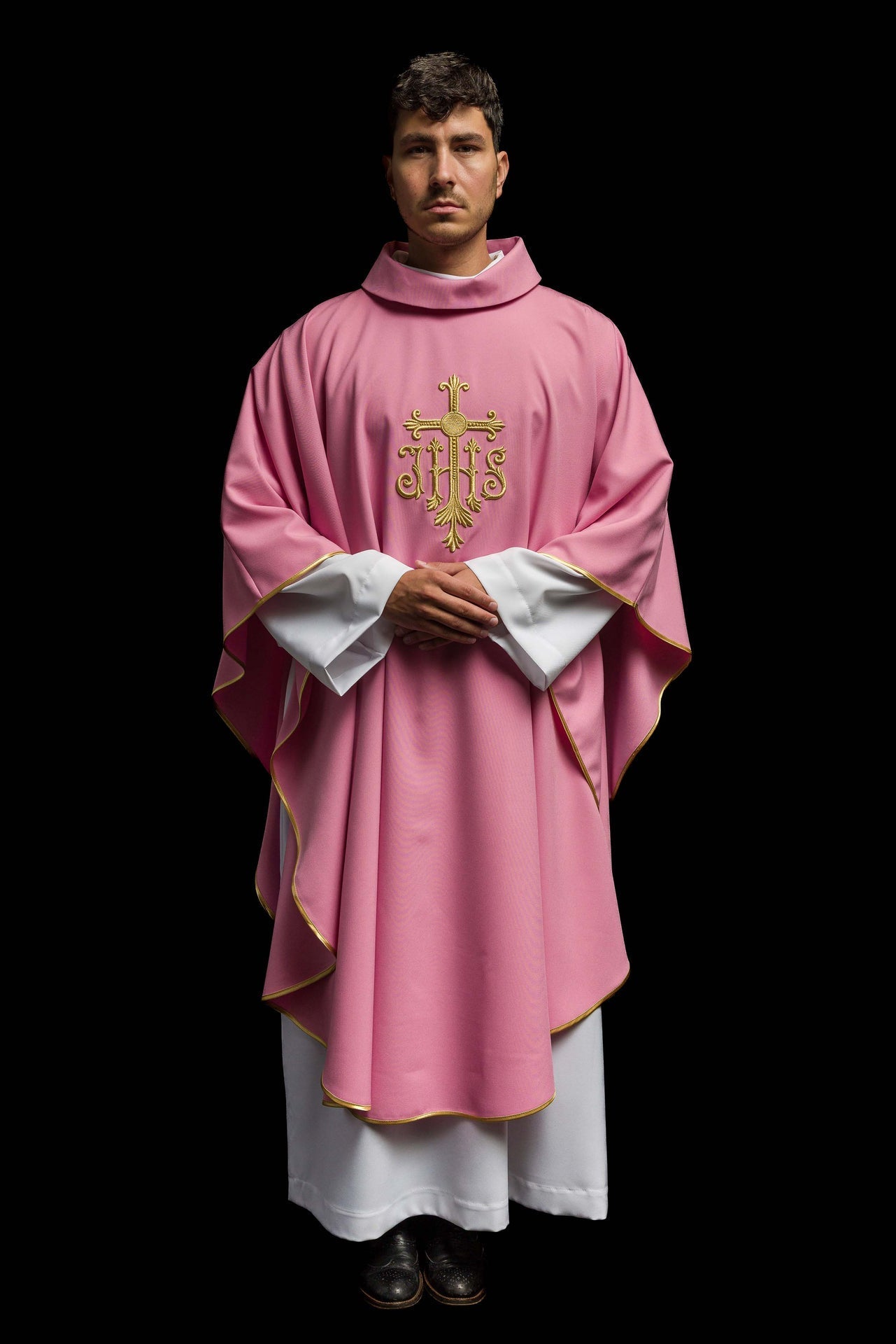Ornat Różowy Liturgiczny Haftowany JHS - Elegancki Symbol Wiary - SZATYLITURGICZNE.PL