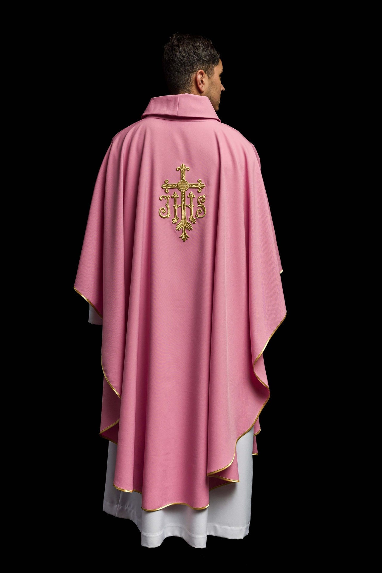 Ornat Różowy Liturgiczny Haftowany JHS - Elegancki Symbol Wiary - SZATYLITURGICZNE.PL