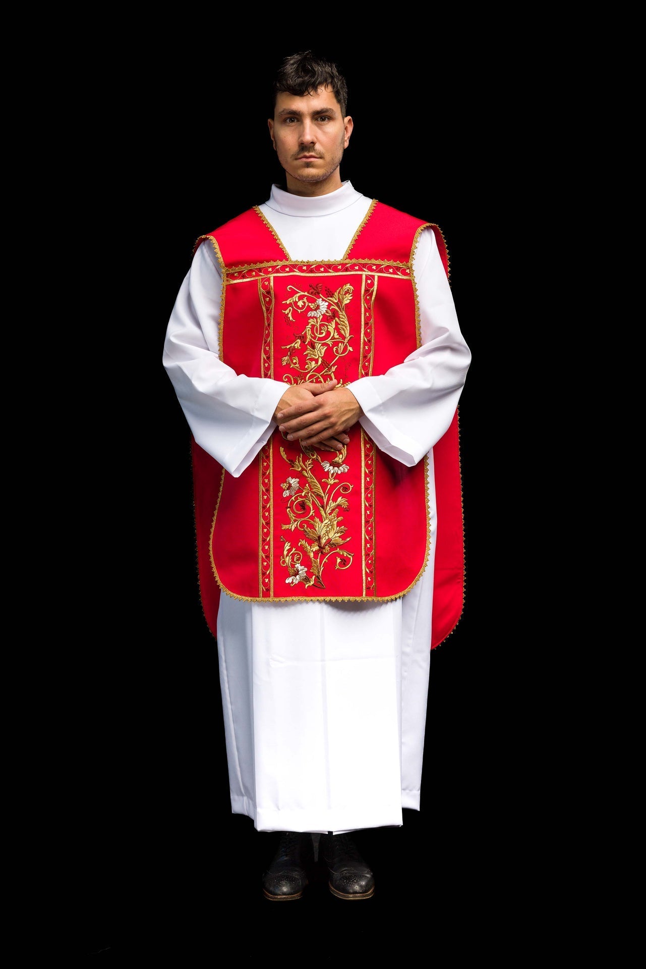Ornat Rzymski Czerwony z Haftem IHS - Szaty Liturgiczne - SZATYLITURGICZNE.PL