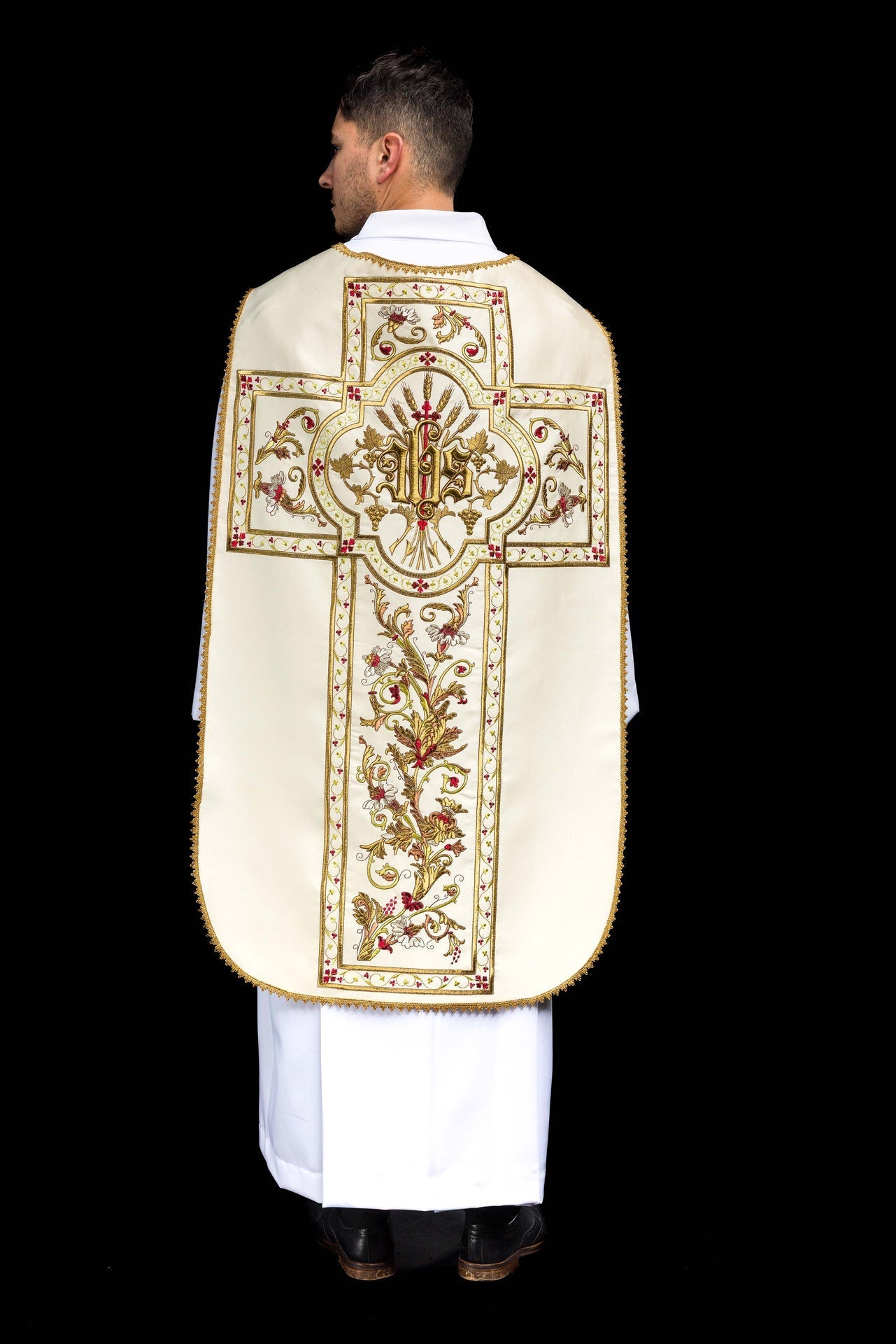 Ornat Rzymski Haftowany IHS - Elegancka Szata Liturgiczna - SZATYLITURGICZNE.PL