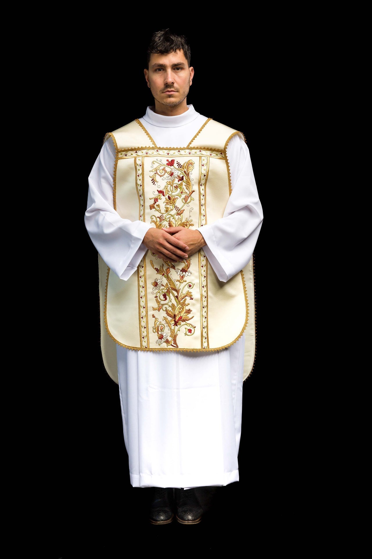 Ornat Rzymski z Haftem Serca Jezusa - Polski Produkt - SZATYLITURGICZNE.PL