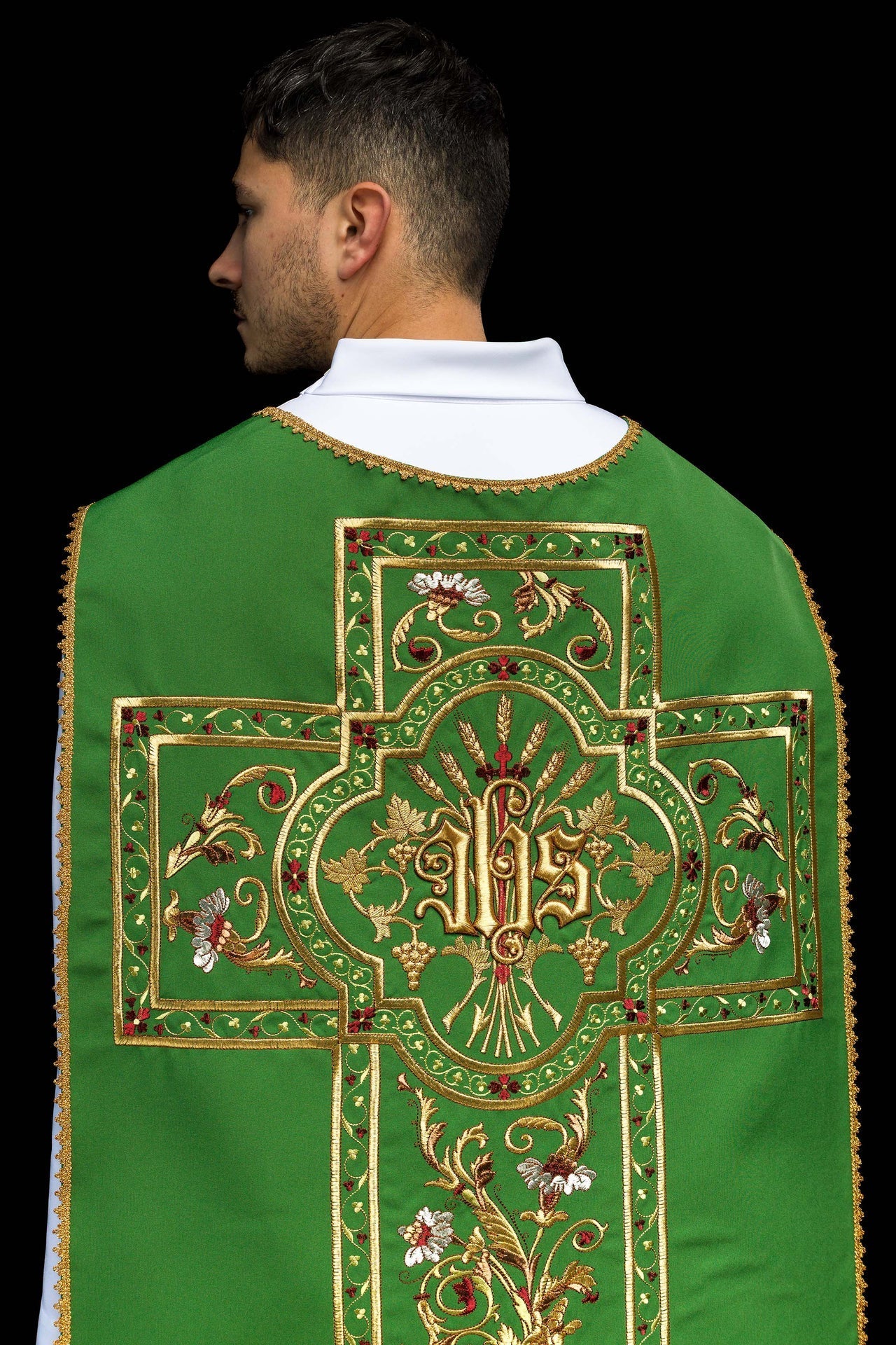 Ornat Rzymski Zielony Haft IHS - Szaty Liturgiczne Haftina - SZATYLITURGICZNE.PL