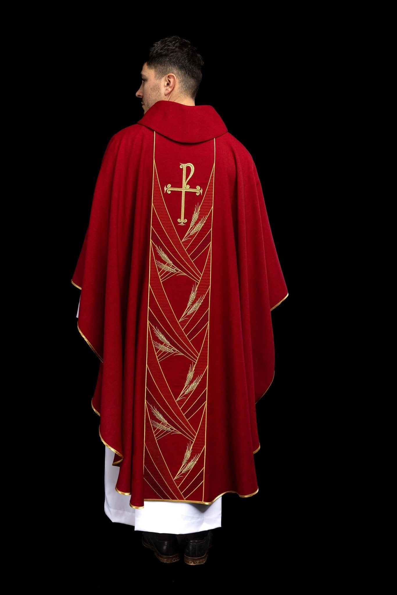 Ornat w kolorze czerwonym z haftowanym pasem Pax - SZATYLITURGICZNE.PL