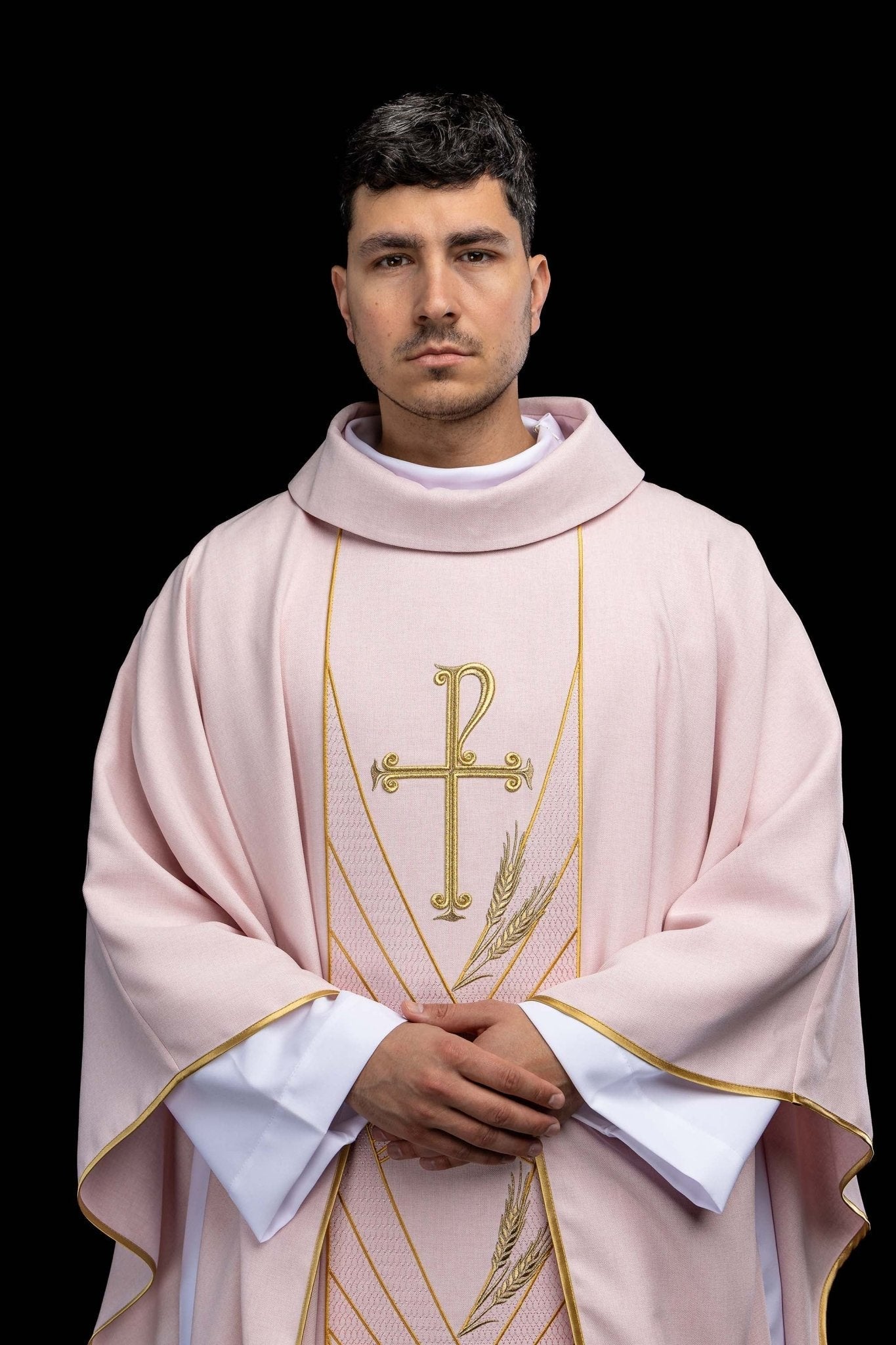 Ornat w kolorze różowym z haftowanym pasem Pax - SZATYLITURGICZNE.PL