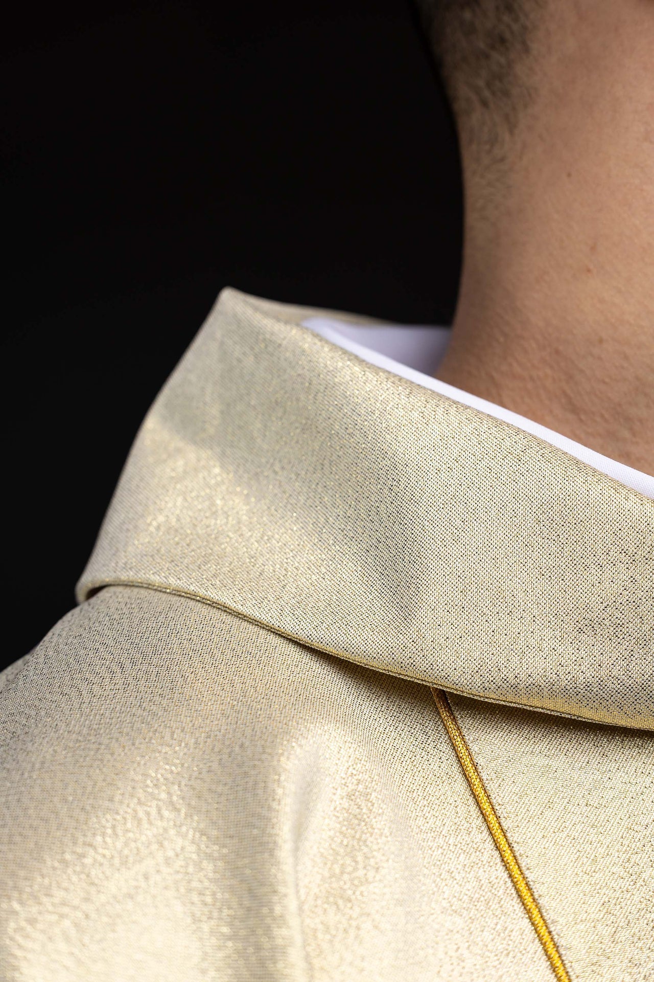 Ornat z haftem kielicha eucharystycznego w kolorze złotym - SZATYLITURGICZNE.PL