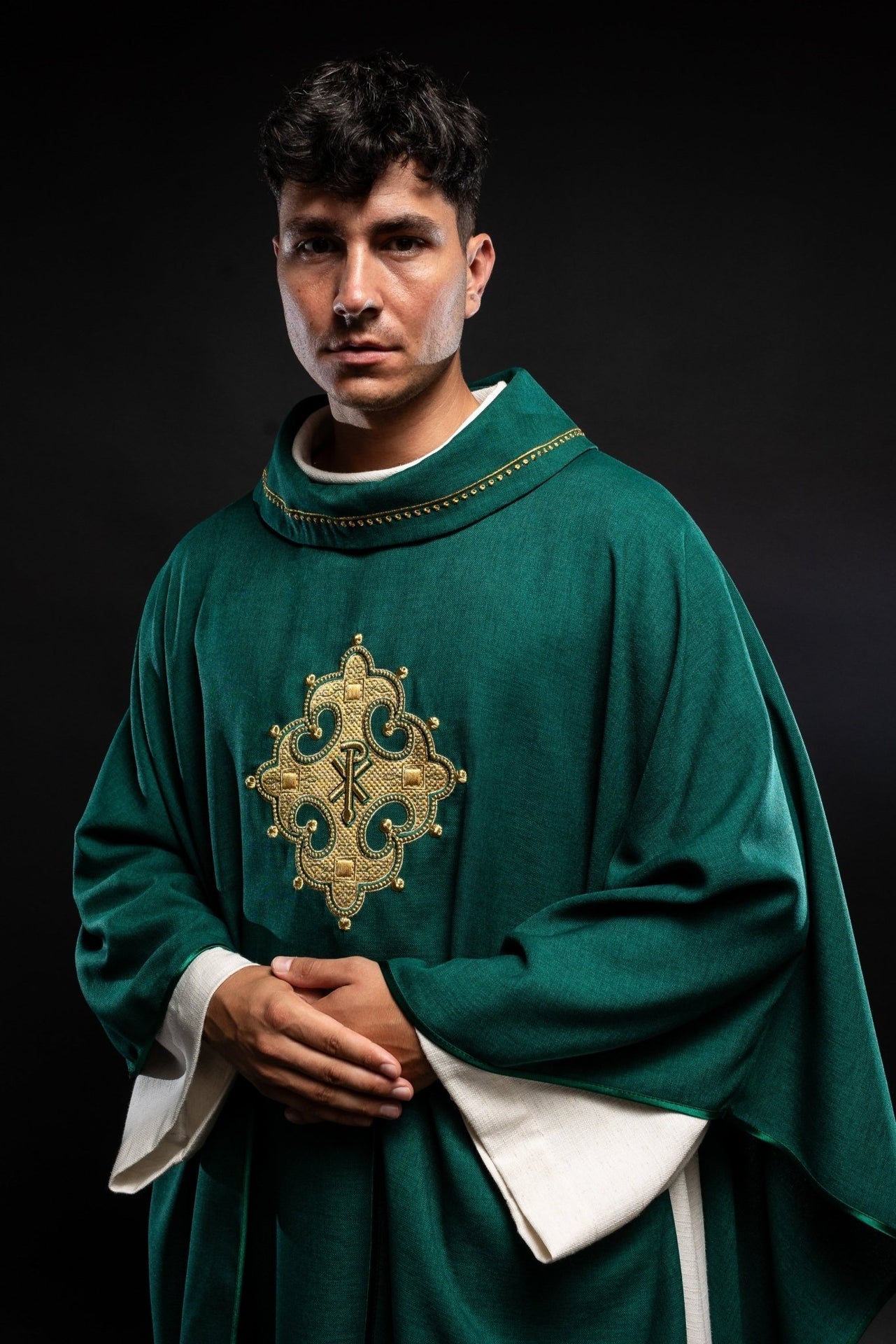 Ornat Zielony Haftowany Krzyż ze Złotą Lamówką - Polska Produkcja - SZATYLITURGICZNE.PL