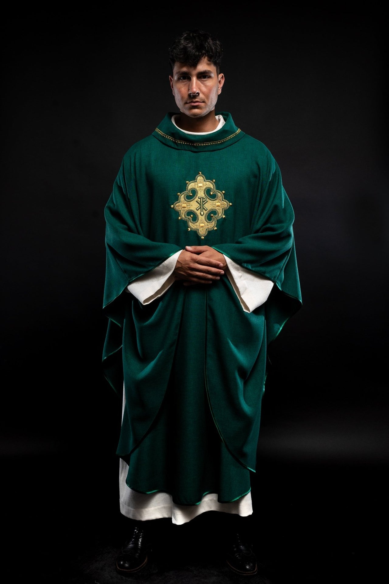 Ornat Zielony Haftowany Krzyż ze Złotą Lamówką - Polska Produkcja - SZATYLITURGICZNE.PL