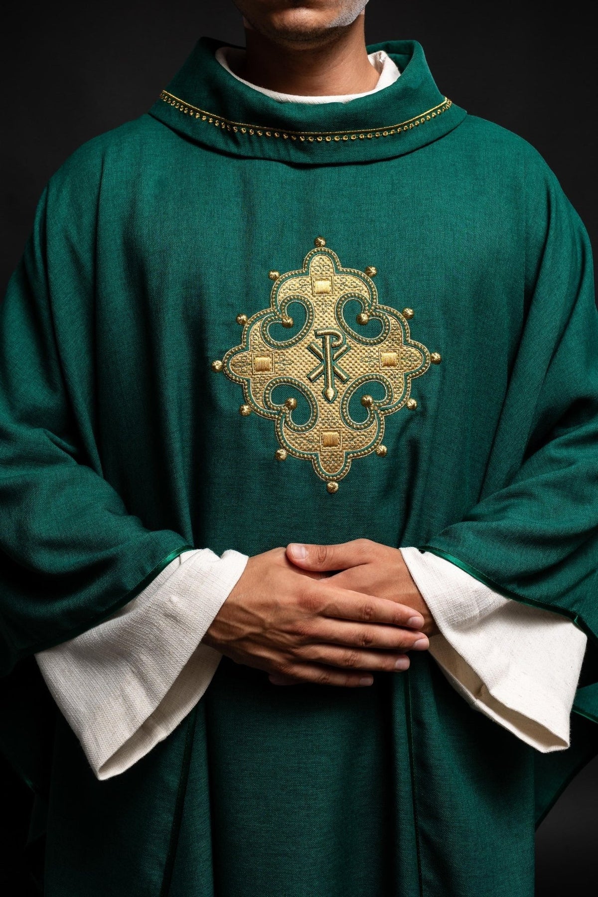 Ornat Zielony Haftowany Krzyż ze Złotą Lamówką - Polska Produkcja - SZATYLITURGICZNE.PL