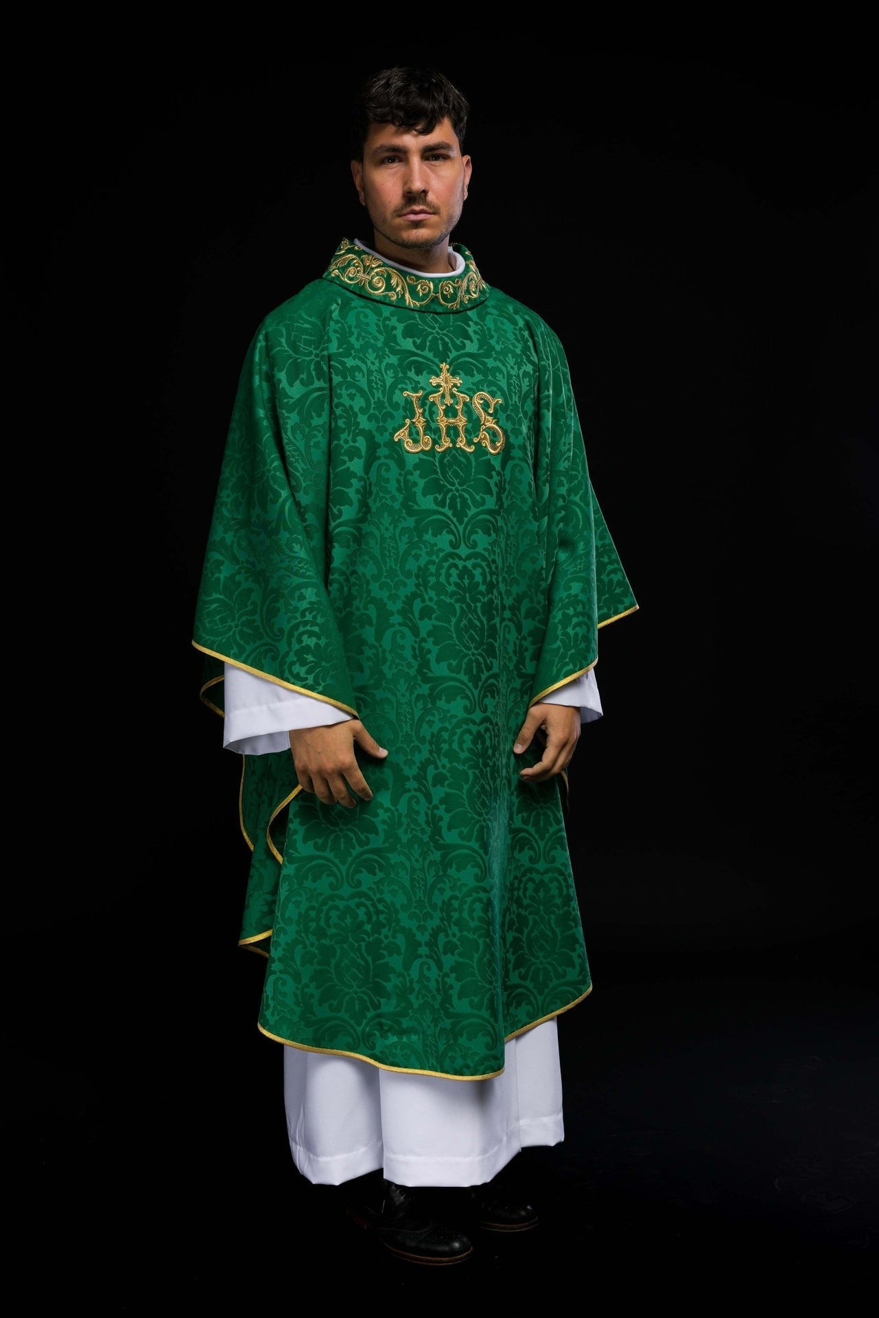 Ornat Zielony Liturgiczny IHS Złoty Haft - Polska Produkcja - SZATYLITURGICZNE.PL