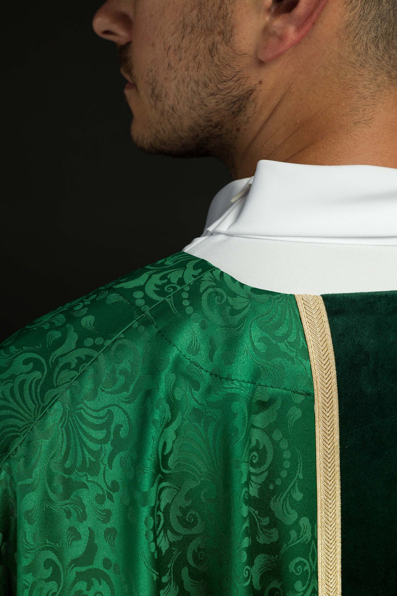 Ornat Zielony z Haftem Krzyża na Żakardzie - Szaty Liturgiczne - SZATYLITURGICZNE.PL
