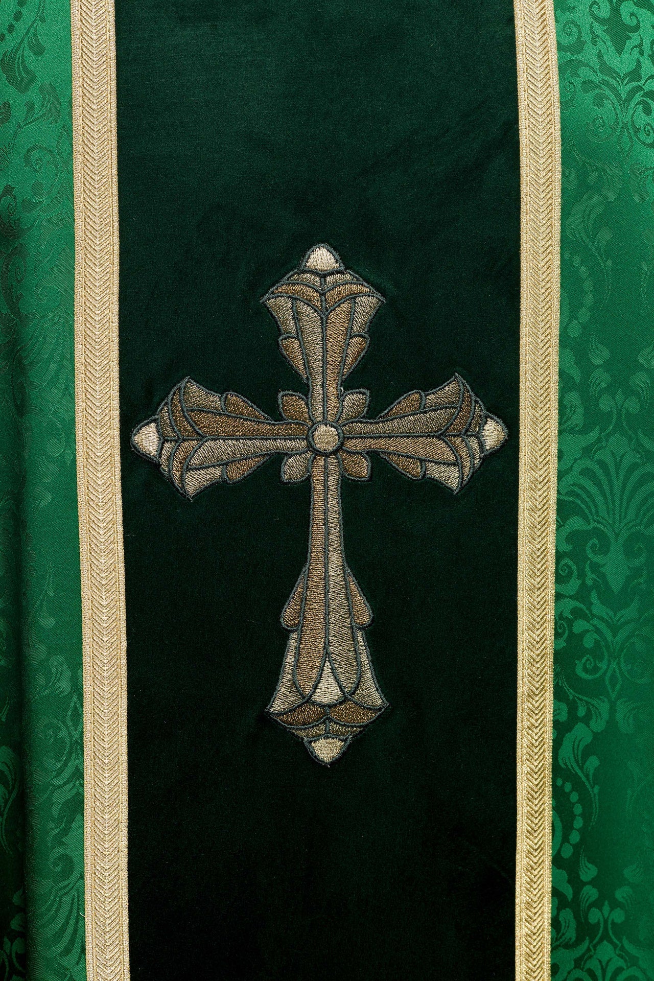 Ornat Zielony z Haftem Krzyża na Żakardzie - Szaty Liturgiczne - SZATYLITURGICZNE.PL