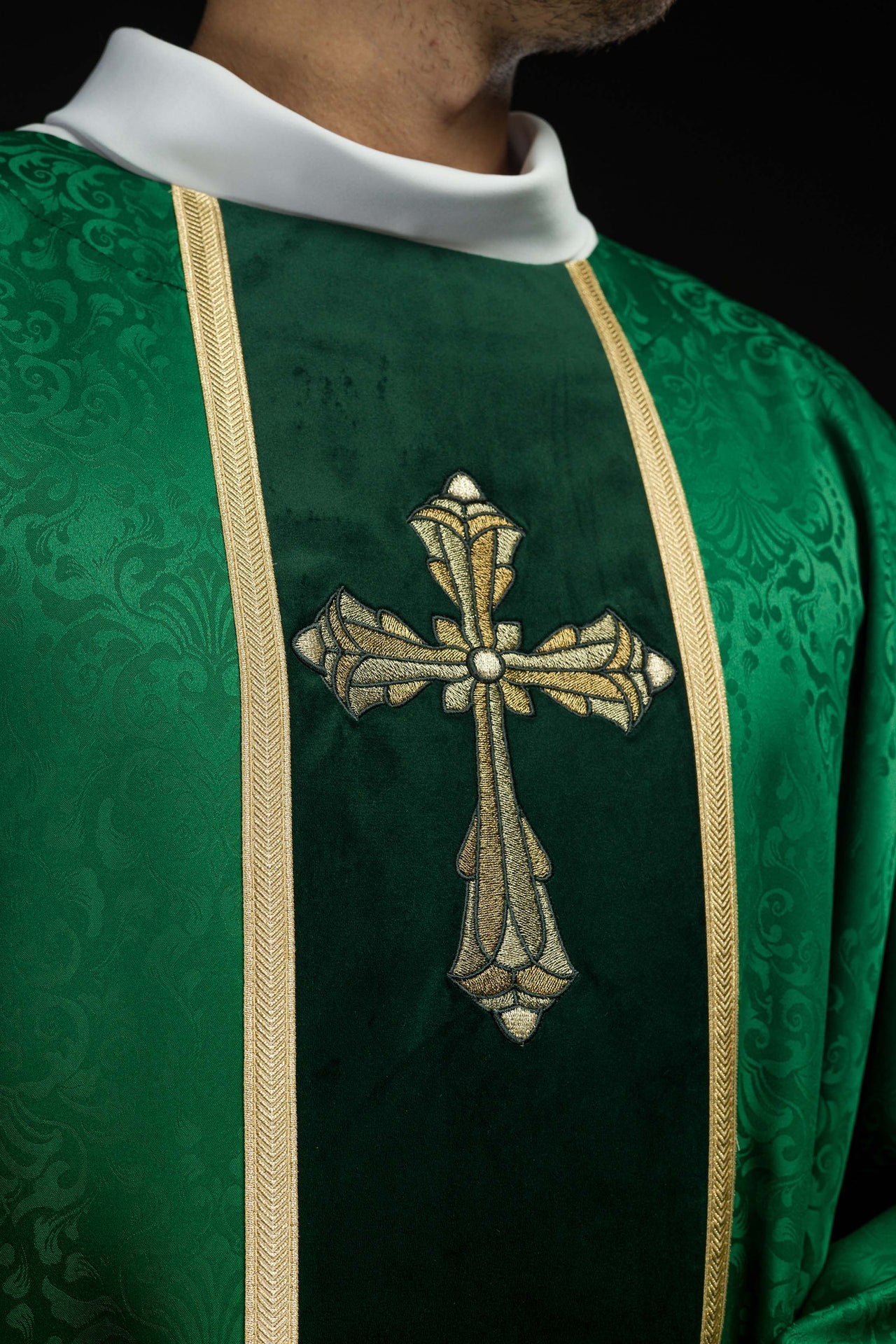 Ornat Zielony z Haftem Krzyża na Żakardzie - Szaty Liturgiczne - SZATYLITURGICZNE.PL