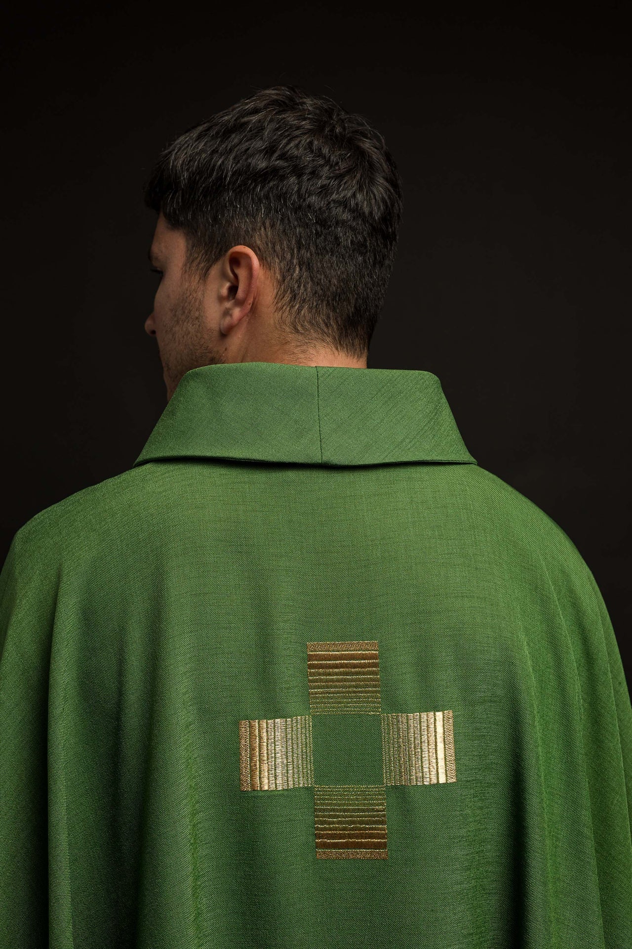 Ornat Zielony z Haftowanymi Krzyżami - Szaty Liturgiczne - SZATYLITURGICZNE.PL