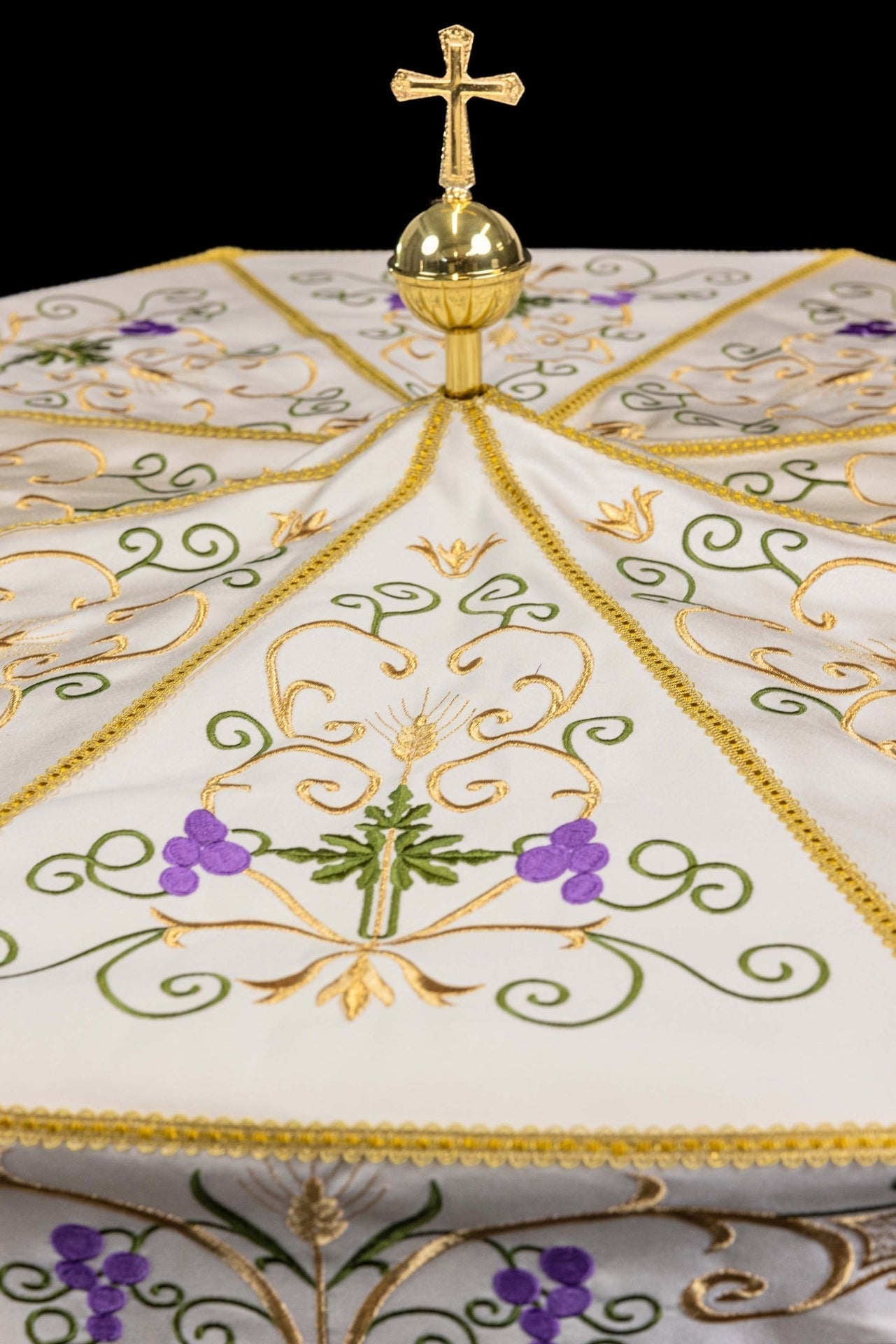 Parasol Procesyjny Haftowany Złotą Nicią - Lekki i Składany - SZATYLITURGICZNE.PL