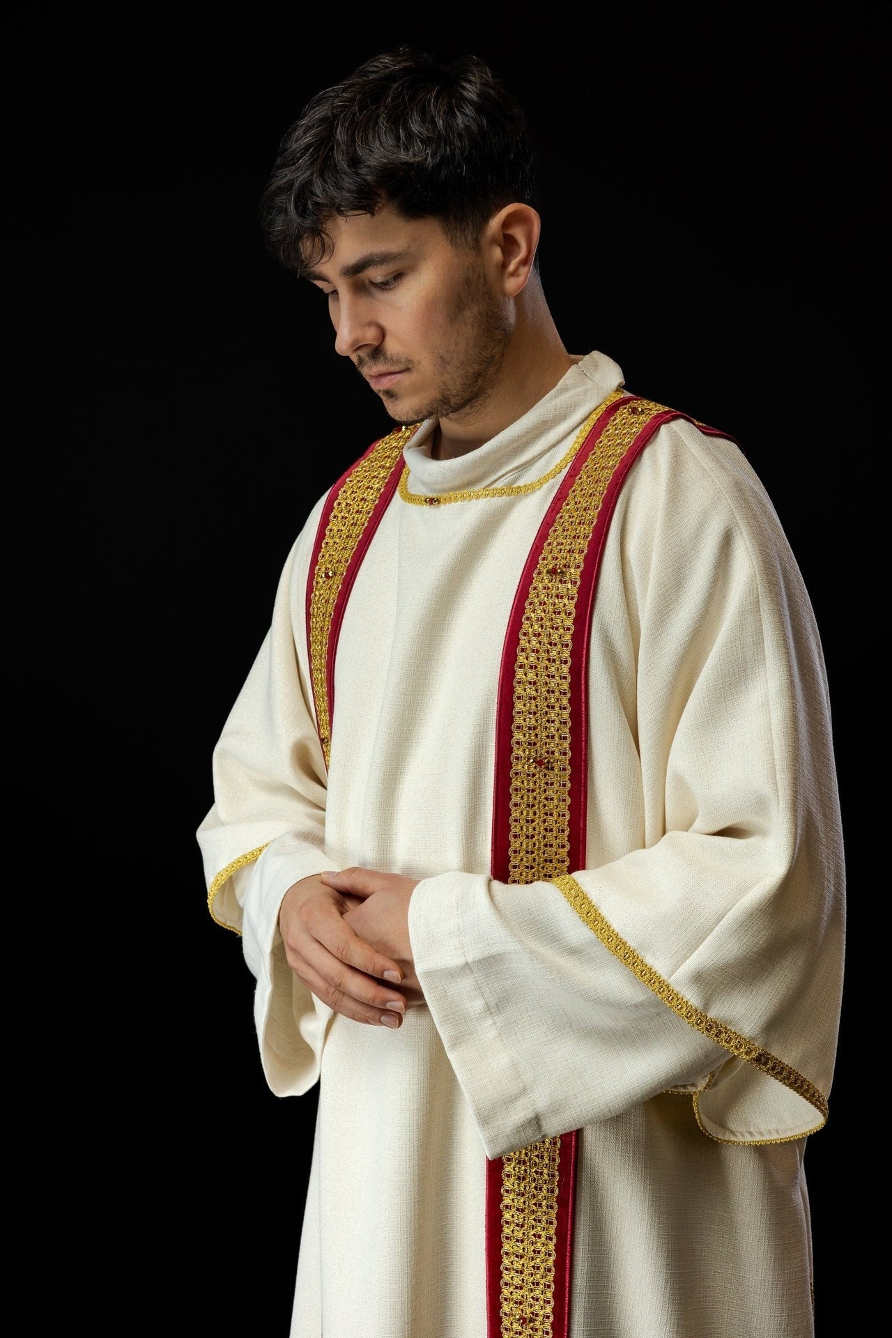 Ręcznie Robiona Dalmatyka z Kamieniami Naturalnymi - Kolekcja Handmade 1001 - SZATYLITURGICZNE.PL