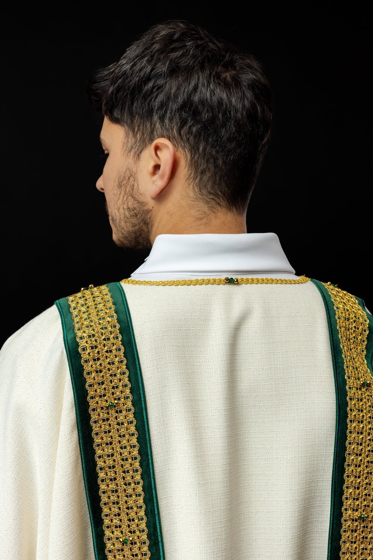 Ręcznie Robiona Dalmatyka z Kamieniami Naturalnymi - Kolekcja Handmade 1001 - SZATYLITURGICZNE.PL