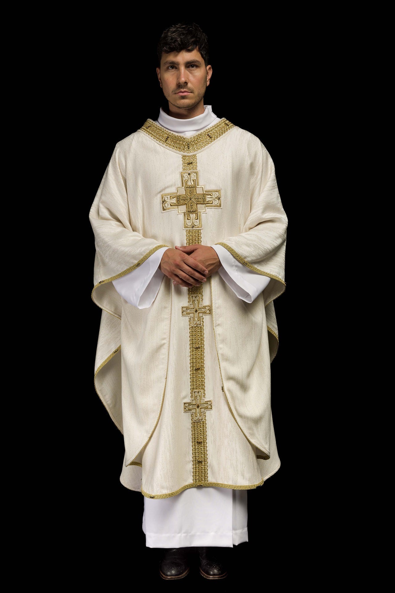 Ręcznie Robiony Ornat Ecru z Kamieniami - Kolekcja Handmade 7015 - SZATYLITURGICZNE.PL