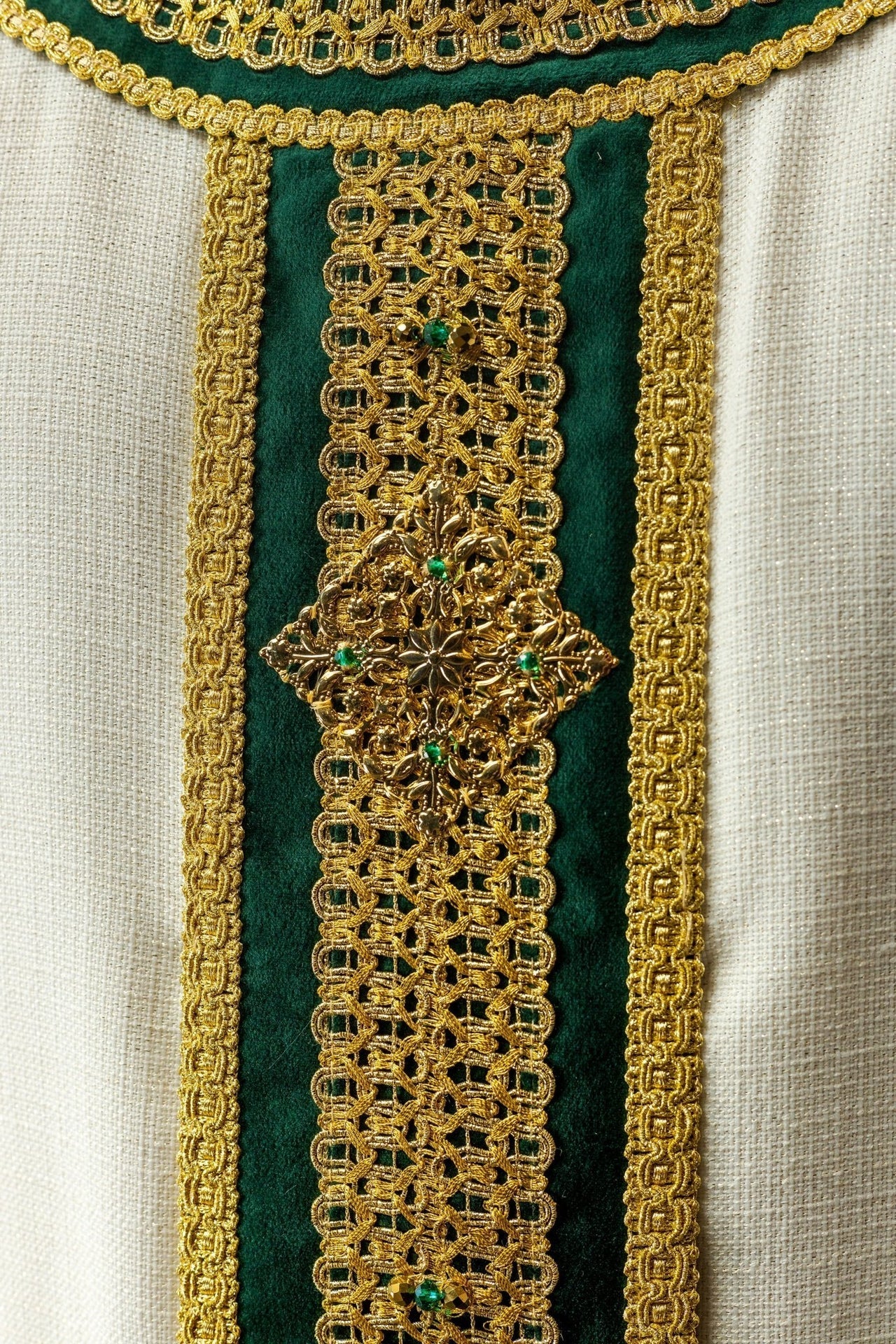 Ręcznie robiony Ornat Liturgiczny z Kamieniami Naturalnymi - Handmade 7001 - SZATYLITURGICZNE.PL
