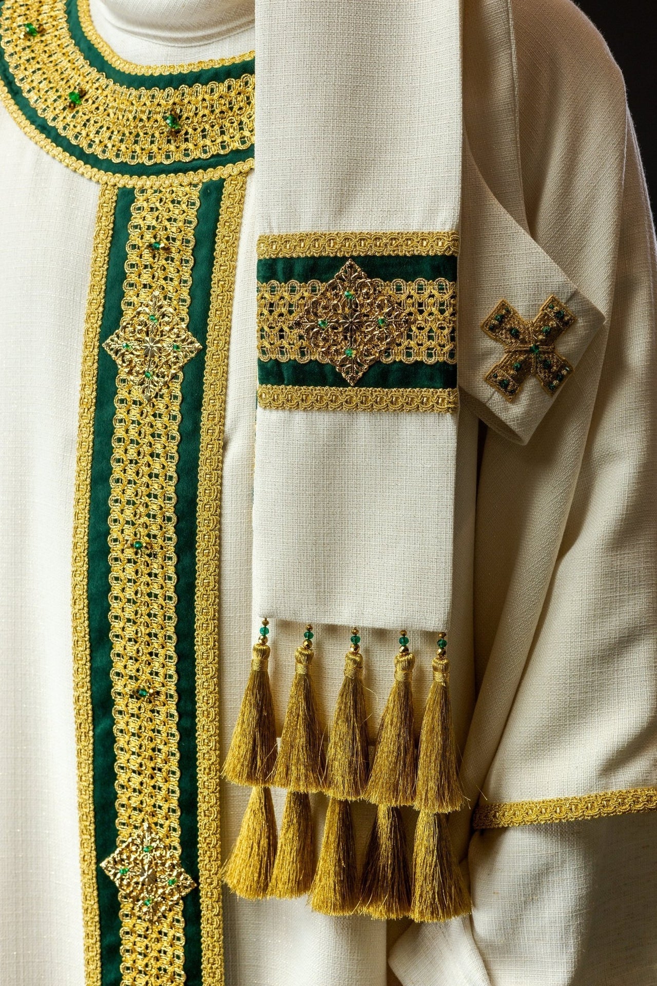 Ręcznie robiony Ornat Liturgiczny z Kamieniami Naturalnymi - Handmade 7001 - SZATYLITURGICZNE.PL