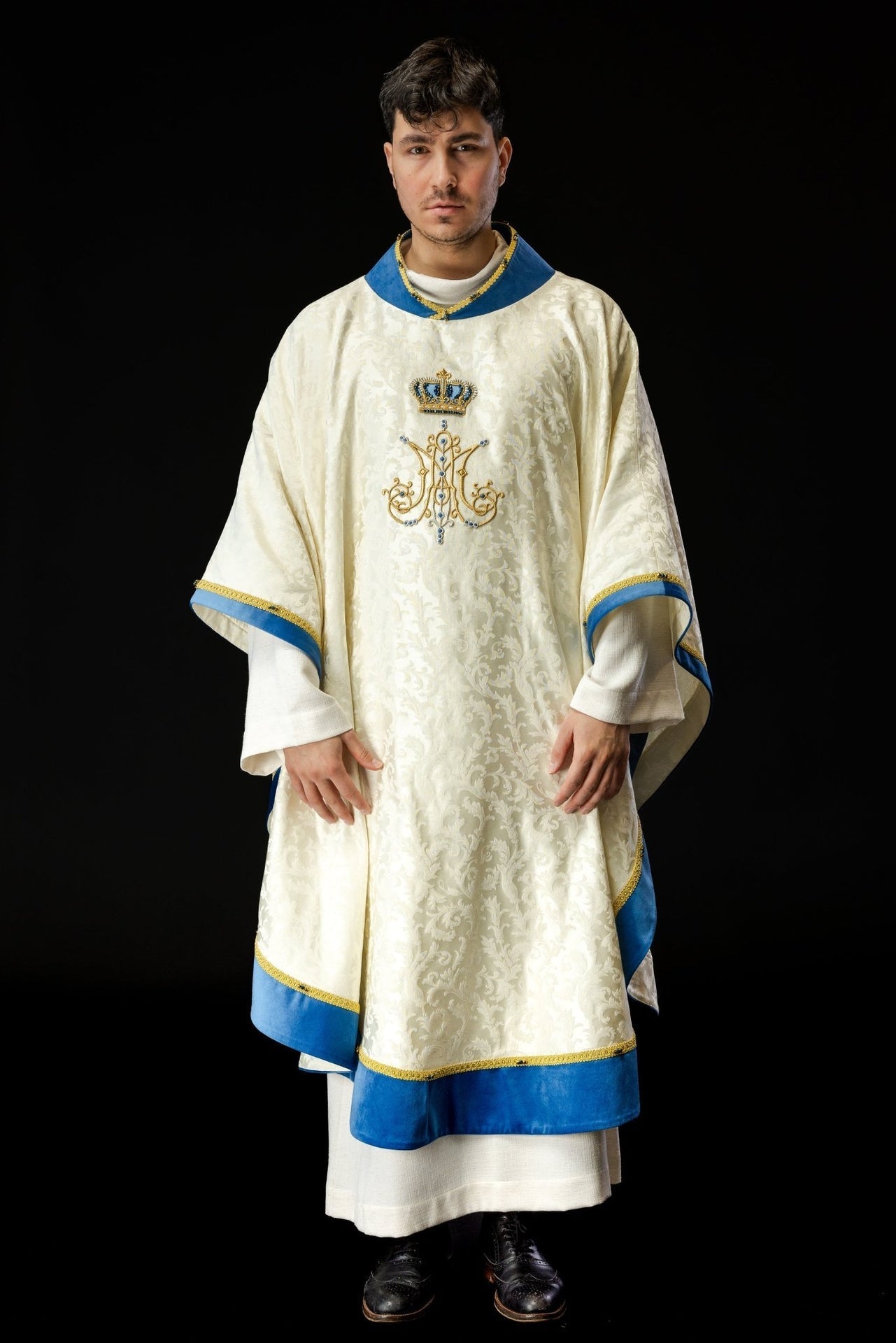 Ręcznie Robiony Ornat Maryjny z Kamieniami Szlachetnymi - Handmade 7006 - SZATYLITURGICZNE.PL