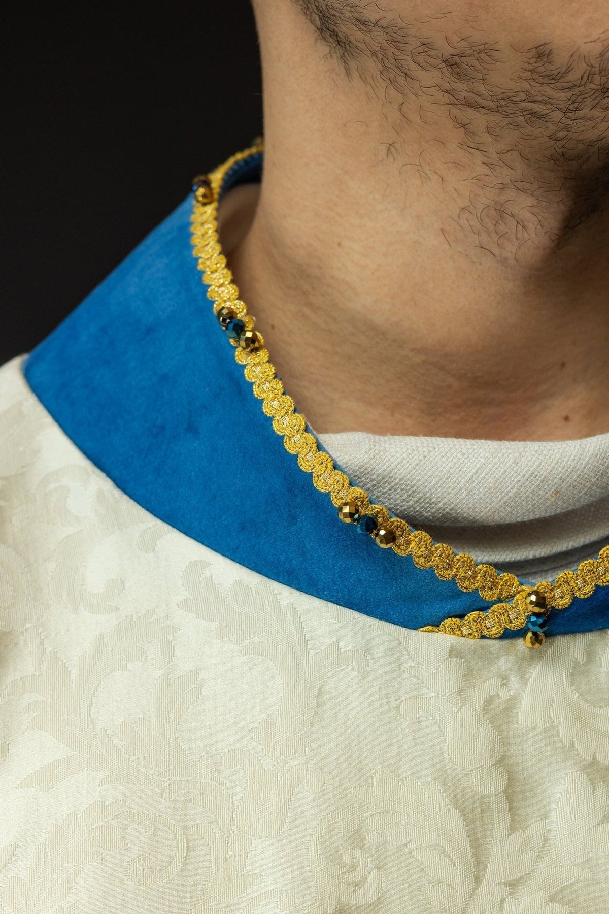 Ręcznie Robiony Ornat Maryjny z Kamieniami Szlachetnymi - Handmade 7006 - SZATYLITURGICZNE.PL