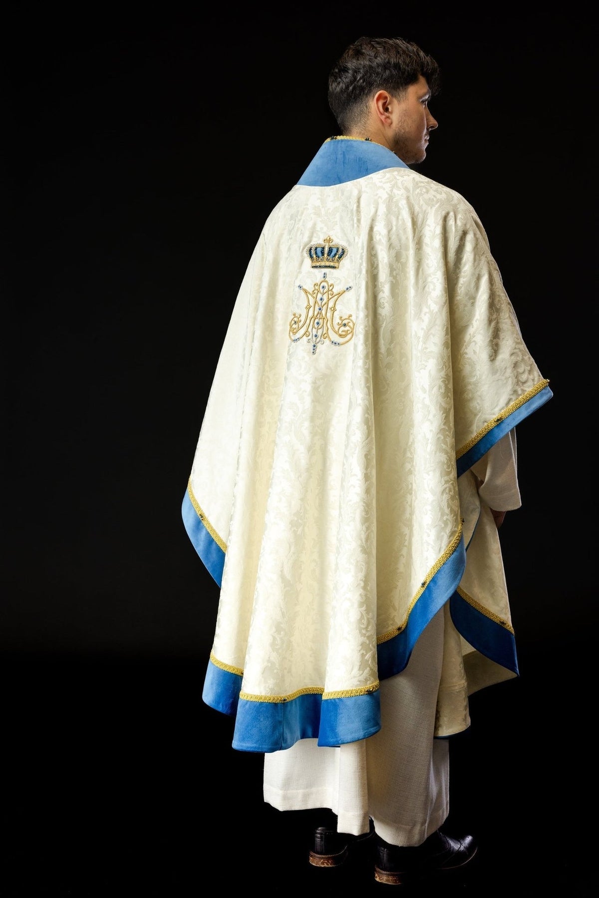 Ręcznie Robiony Ornat Maryjny z Kamieniami Szlachetnymi - Handmade 7006 - SZATYLITURGICZNE.PL