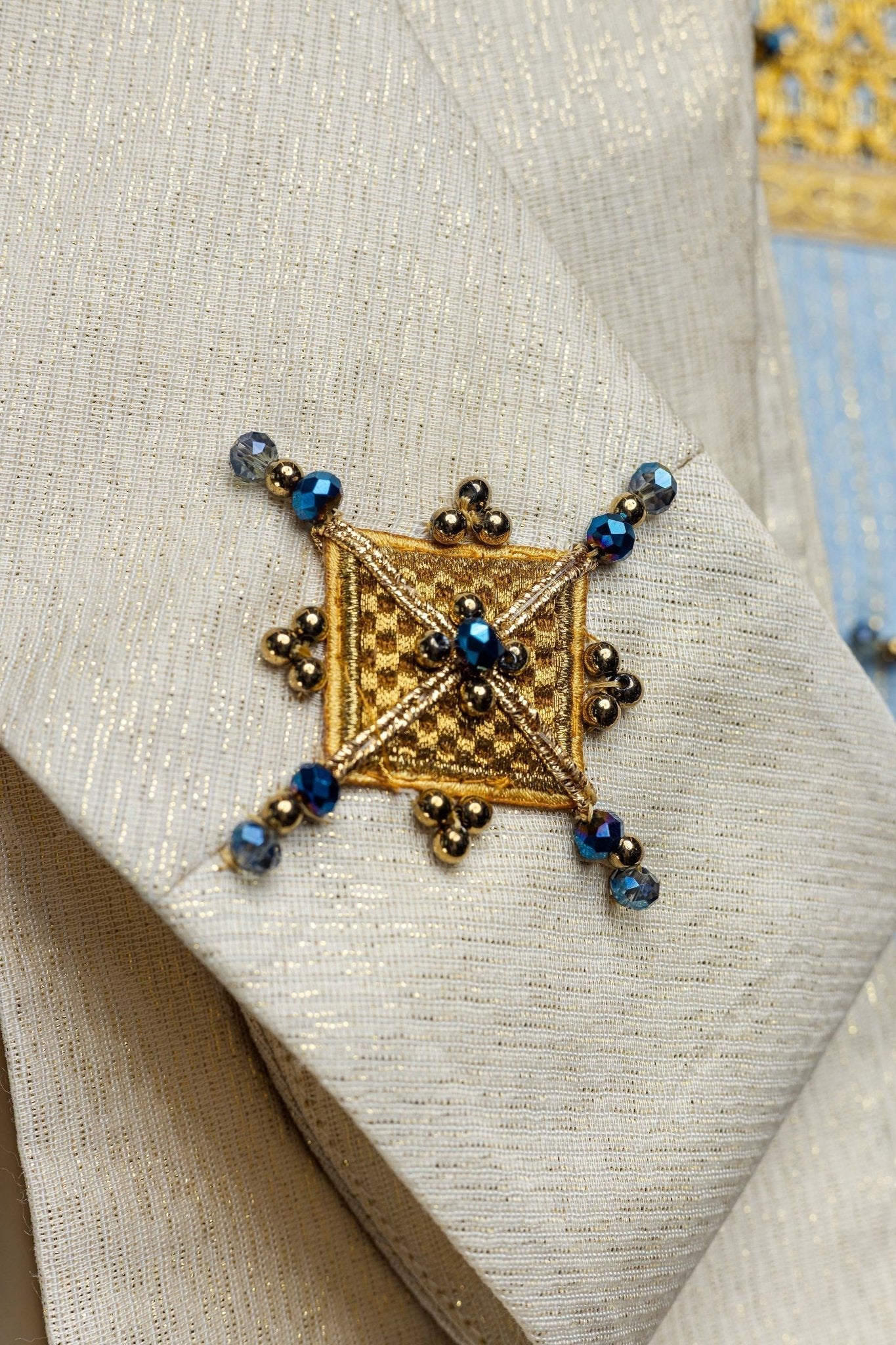 Ręcznie robiony Ornat Maryjny z Kamieniami Szlachetnymi - Kolekcja Handmade - SZATYLITURGICZNE.PL