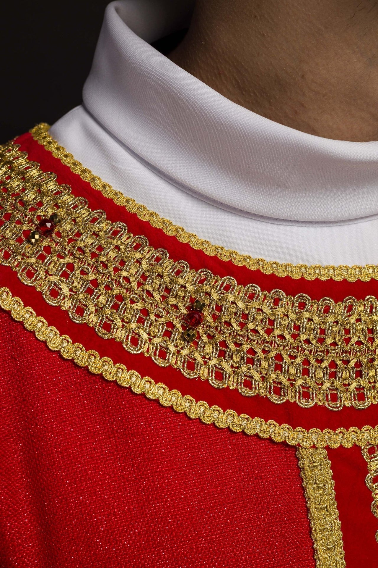 Ręcznie Robiony Ornat z Kamieniami Naturalnymi - Handmade 7001 - SZATYLITURGICZNE.PL
