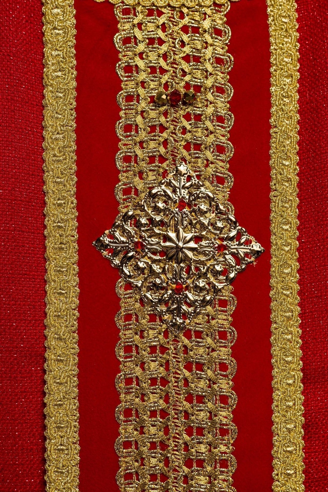 Ręcznie Robiony Ornat z Kamieniami Naturalnymi - Handmade 7001 - SZATYLITURGICZNE.PL