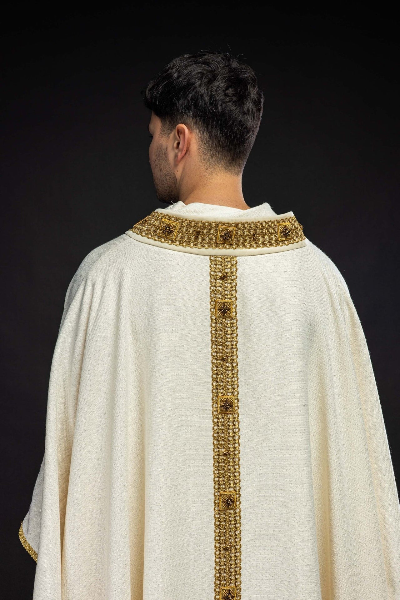 Ręcznie Robiony Ornat z Kamieniami Naturalnymi i Zielonym Pasem - Handmade 7001 - SZATYLITURGICZNE.PL