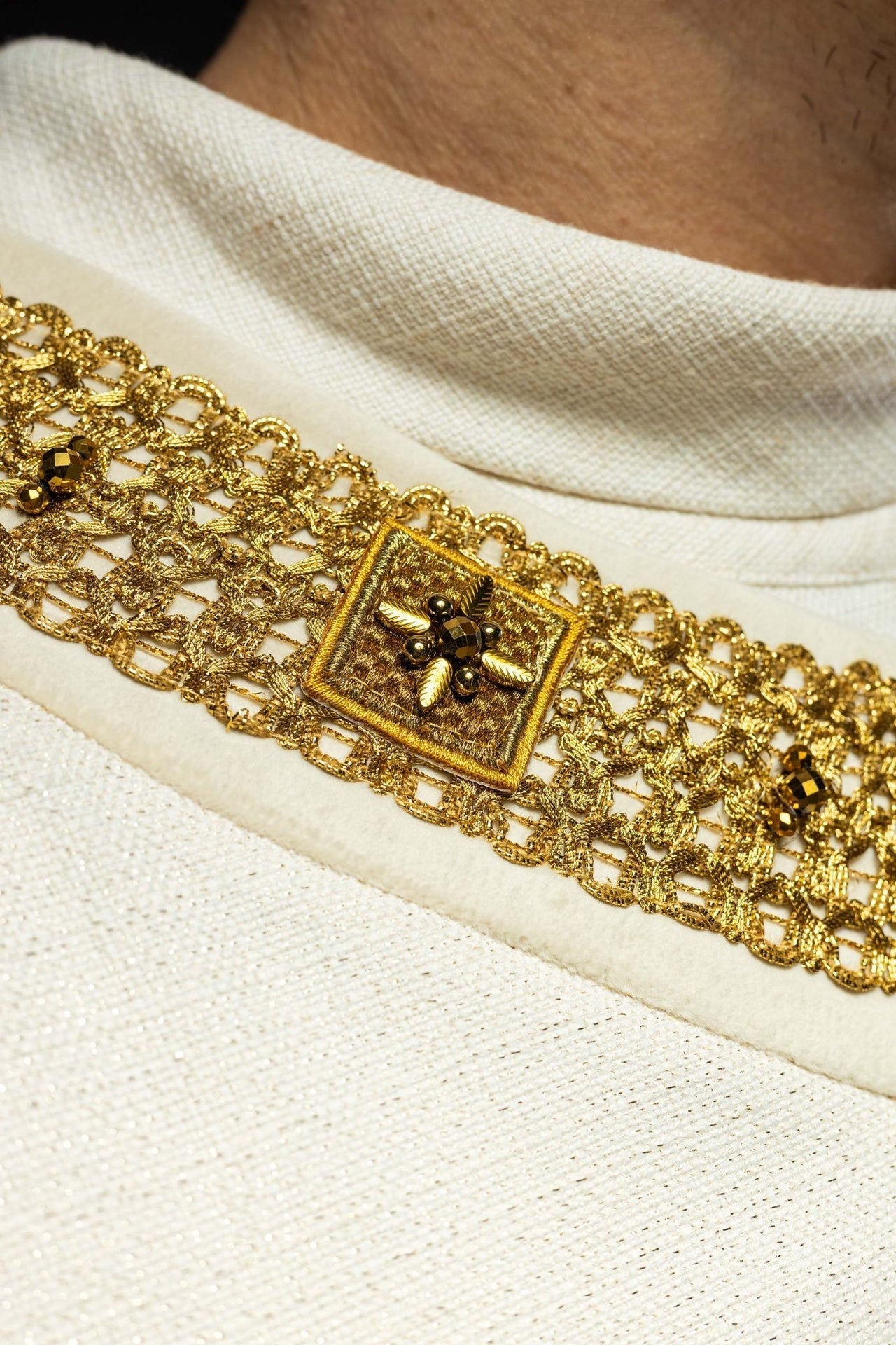 Ręcznie Robiony Ornat z Kamieniami Naturalnymi i Zielonym Pasem - Handmade 7001 - SZATYLITURGICZNE.PL