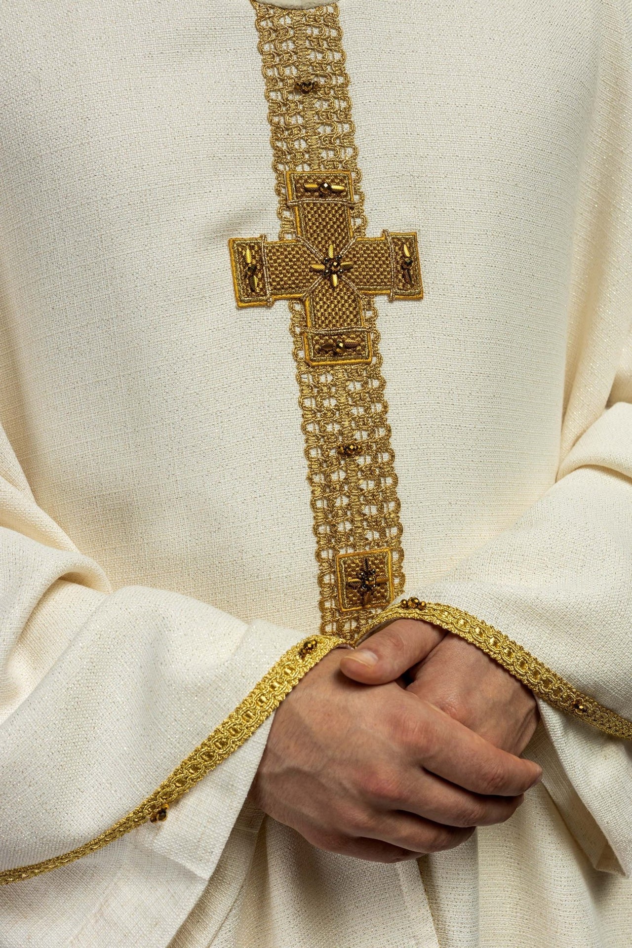 Ręcznie Robiony Ornat z Kamieniami Naturalnymi i Zielonym Pasem - Handmade 7001 - SZATYLITURGICZNE.PL