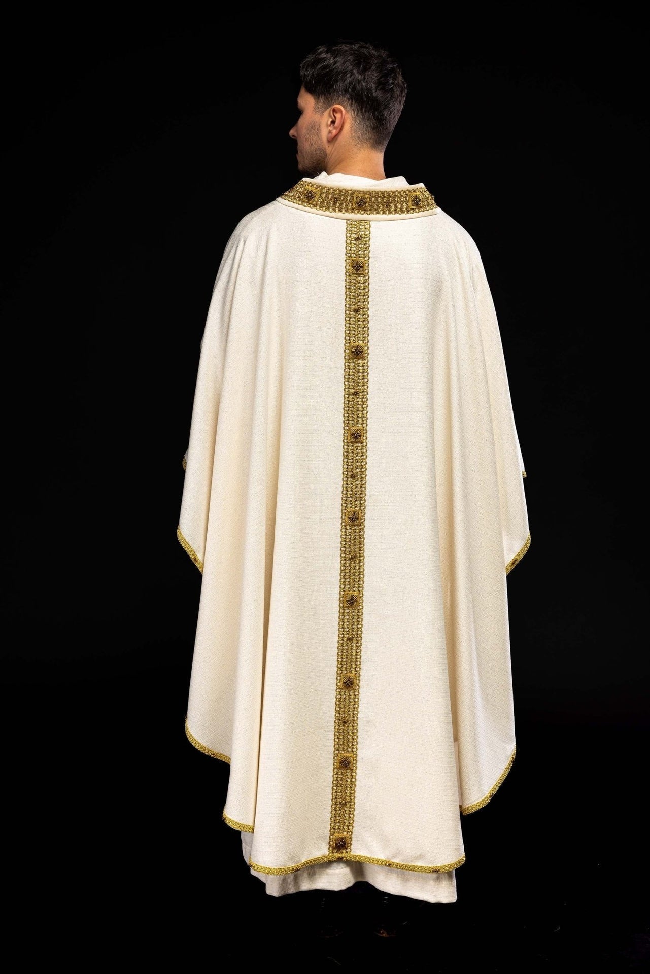 Ręcznie Robiony Ornat z Kamieniami Naturalnymi i Zielonym Pasem - Handmade 7001 - SZATYLITURGICZNE.PL