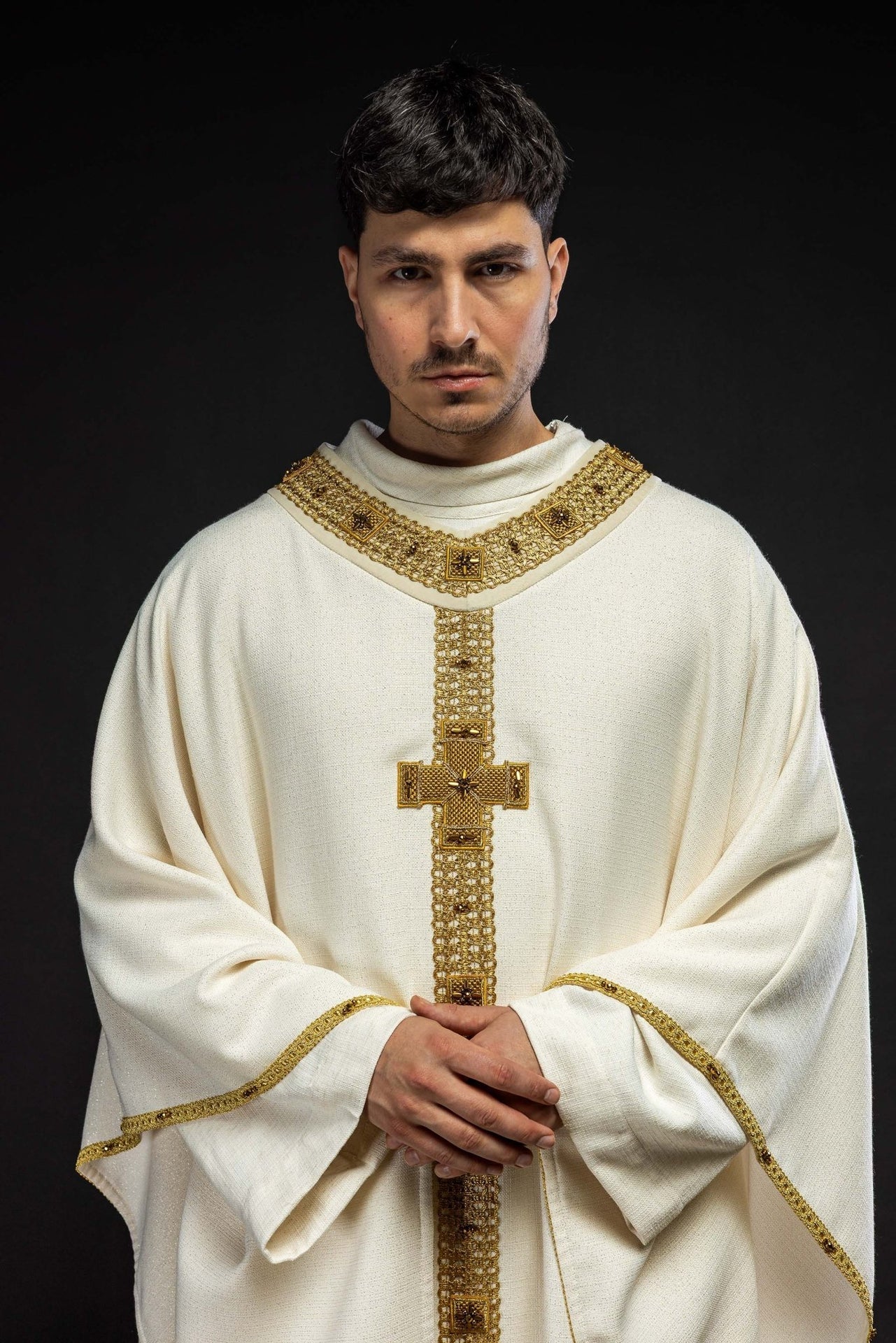 Ręcznie Robiony Ornat z Kamieniami Naturalnymi i Zielonym Pasem - Handmade 7001 - SZATYLITURGICZNE.PL