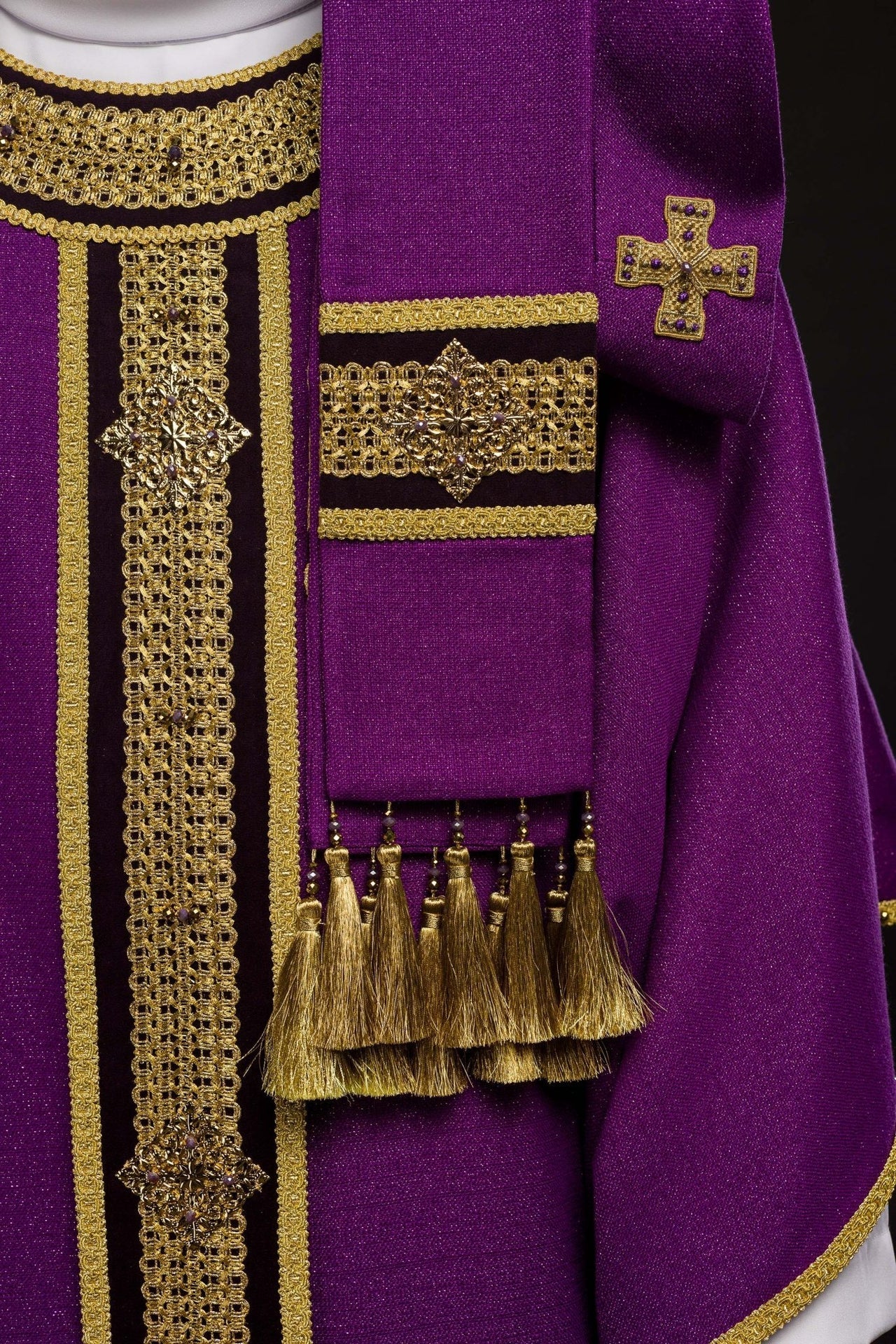 Ręcznie Robiony Ornat z Kamieniami Naturalnymi - Kolekcja Handmade 7001 - SZATYLITURGICZNE.PL