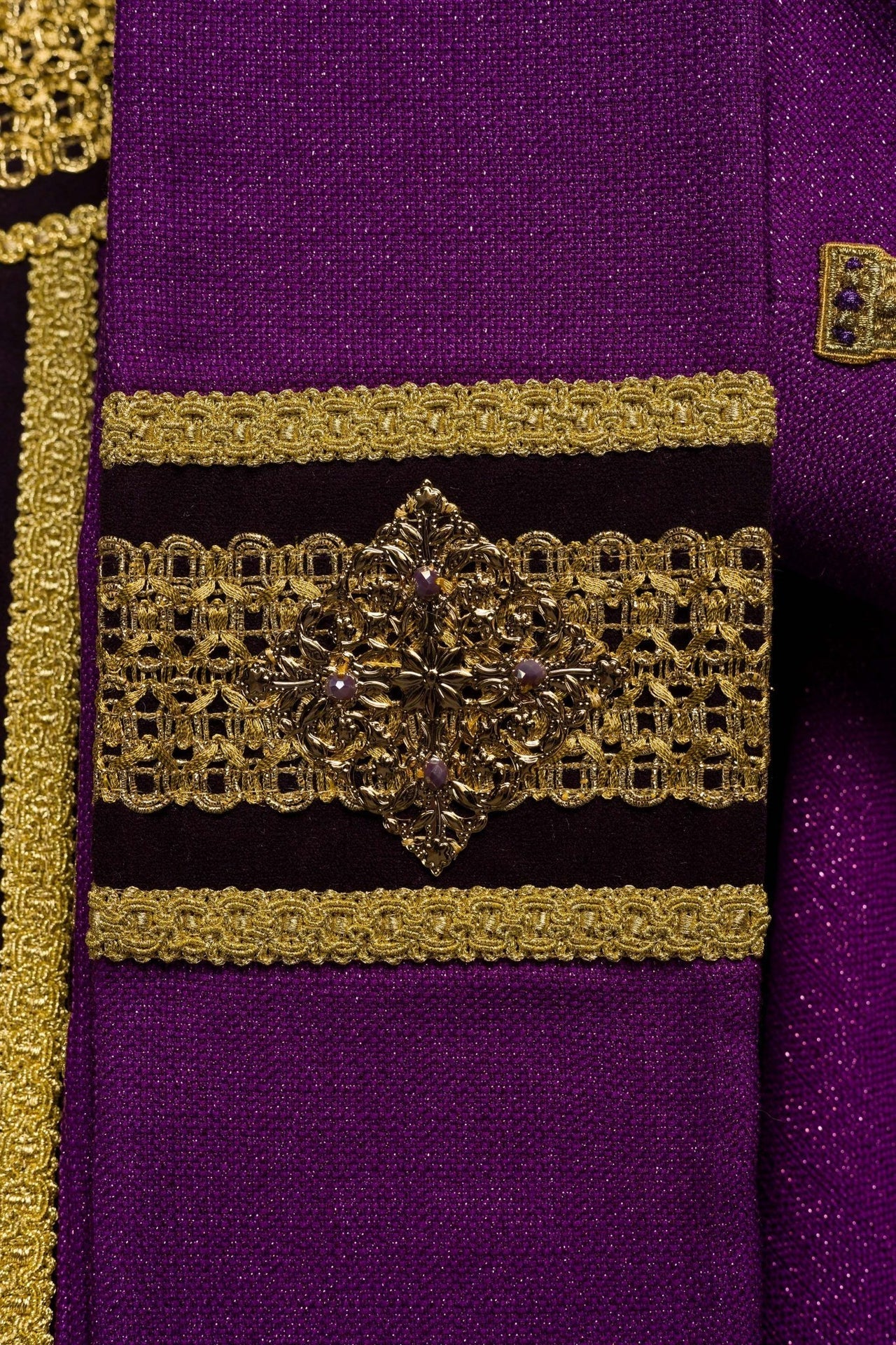 Ręcznie Robiony Ornat z Kamieniami Naturalnymi - Kolekcja Handmade 7001 - SZATYLITURGICZNE.PL