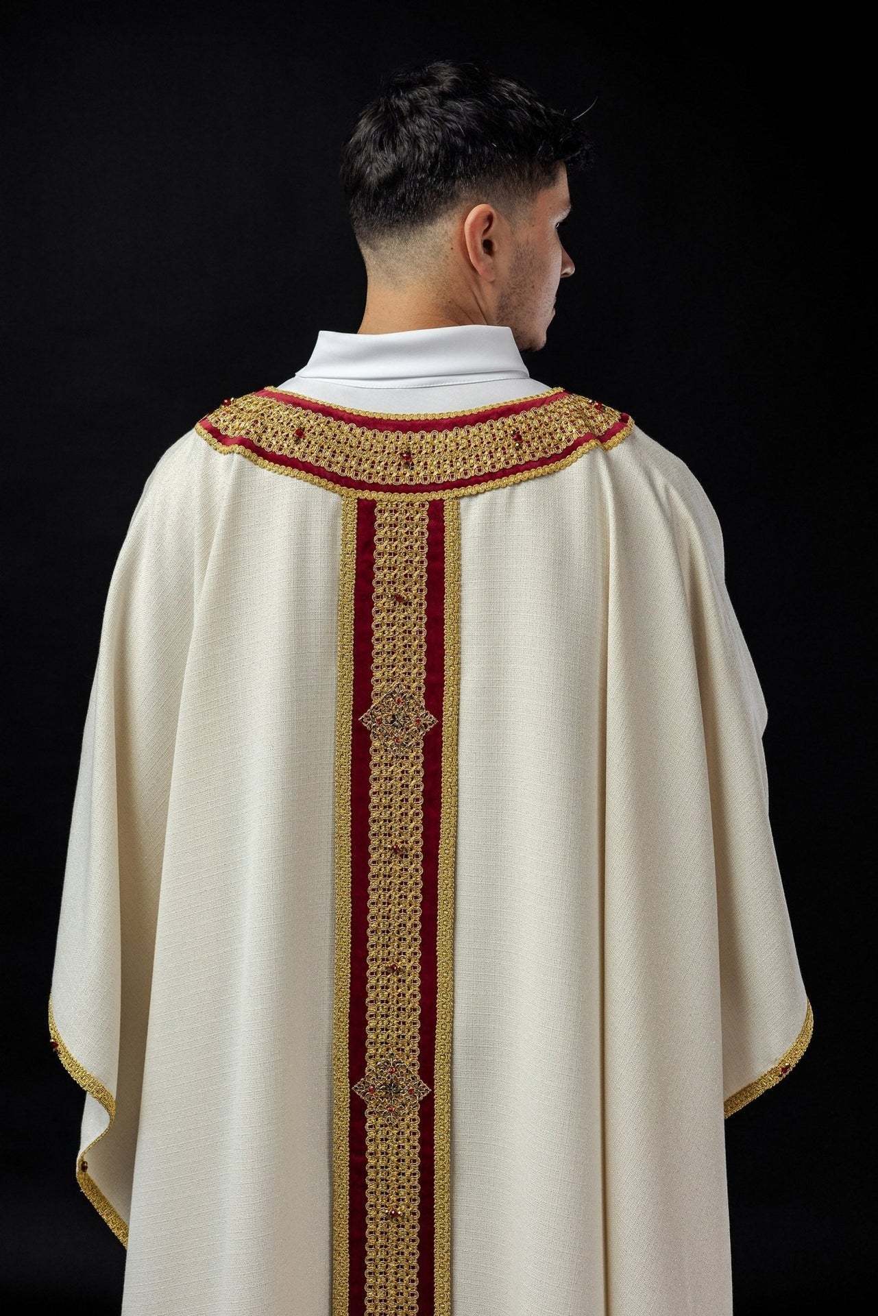 Ręcznie Robiony Ornat z Kamieniami Naturalnymi - Kolekcja Handmade 7001 - SZATYLITURGICZNE.PL