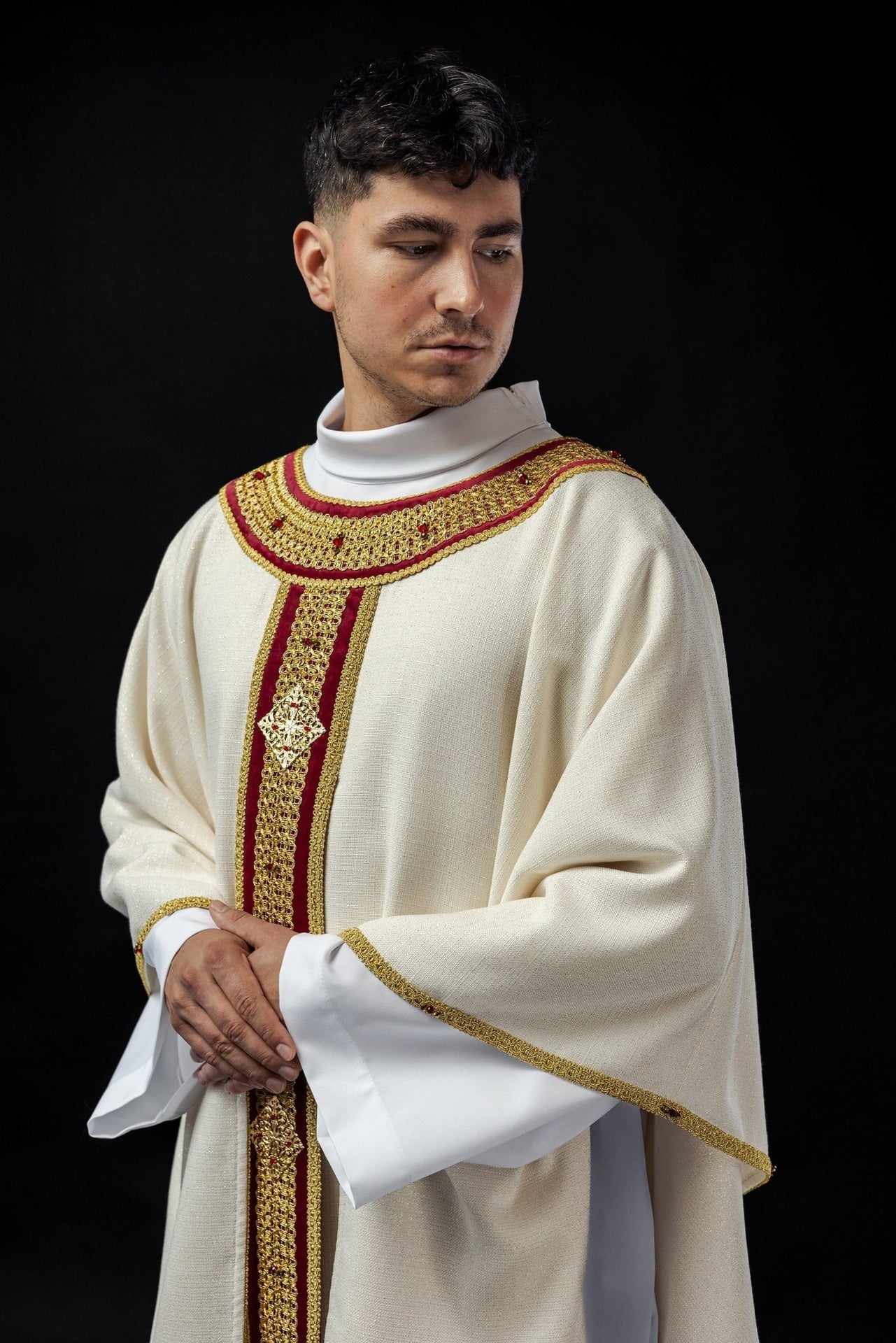 Ręcznie Robiony Ornat z Kamieniami Naturalnymi - Kolekcja Handmade 7001 - SZATYLITURGICZNE.PL