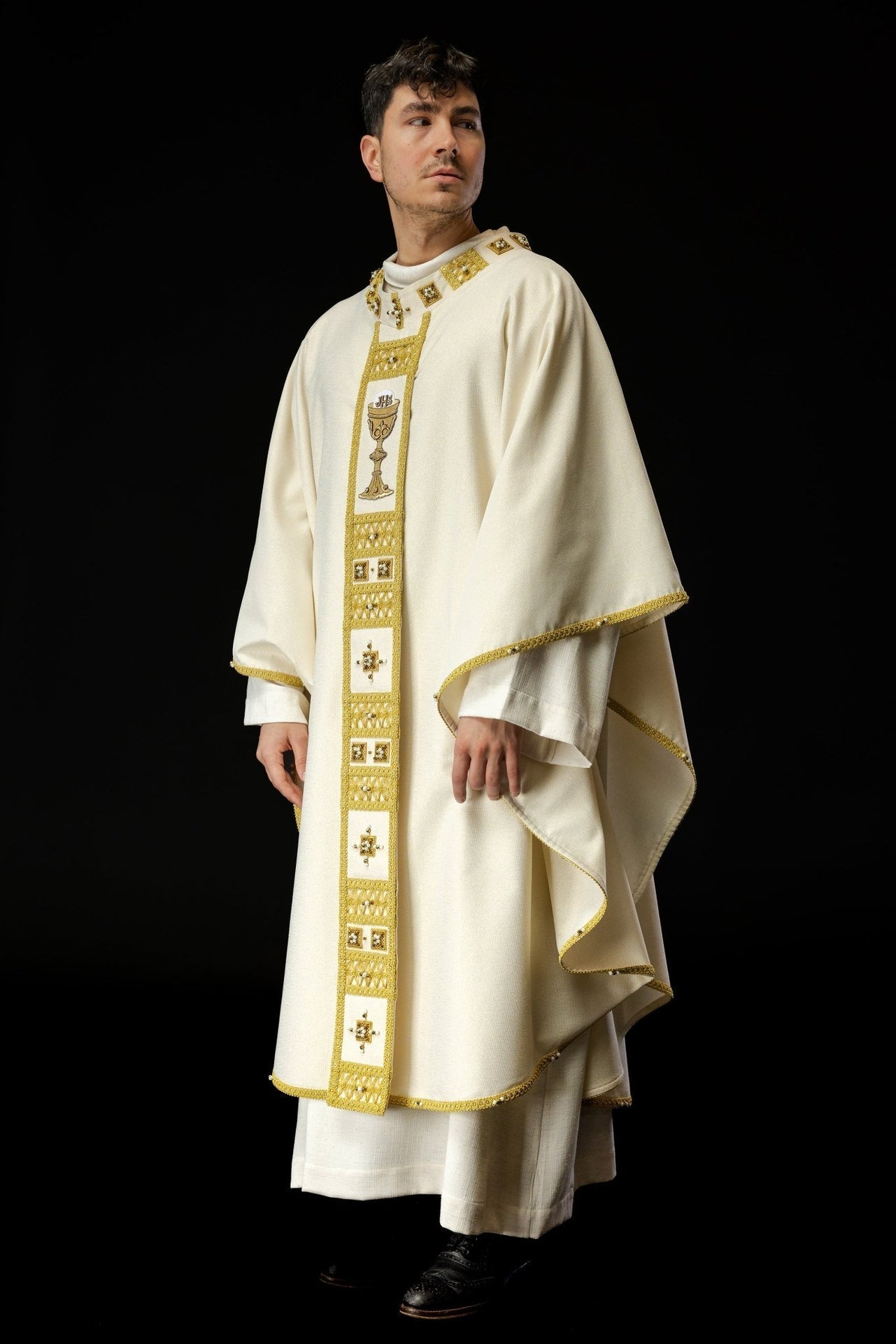 Ręcznie Robiony Ornat z Kamieniami Naturalnymi - Kolekcja Handmade 7008 - SZATYLITURGICZNE.PL