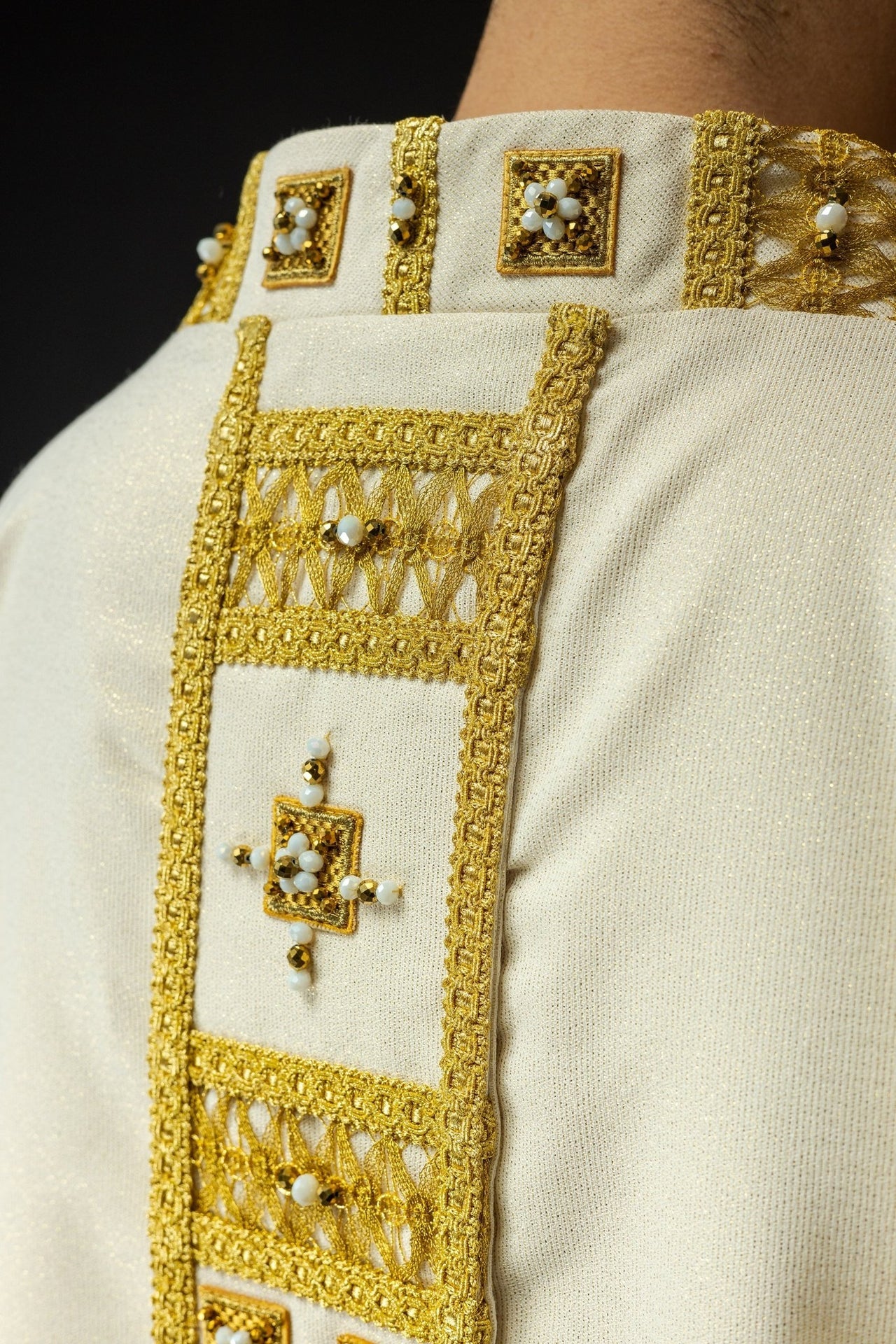 Ręcznie Robiony Ornat z Kamieniami Naturalnymi - Kolekcja Handmade 7008 - SZATYLITURGICZNE.PL