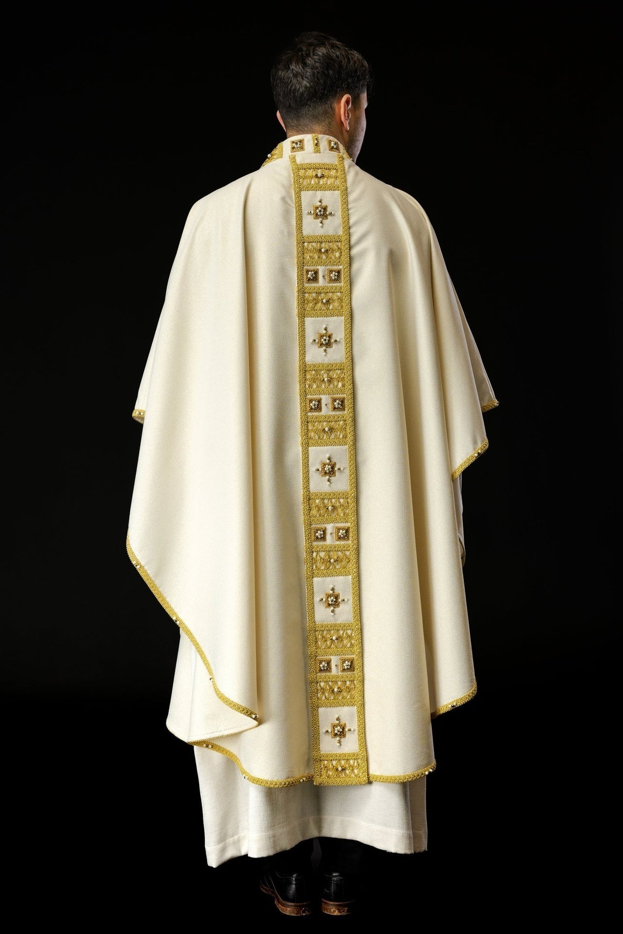 Ręcznie Robiony Ornat z Kamieniami Naturalnymi - Kolekcja Handmade 7008 - SZATYLITURGICZNE.PL
