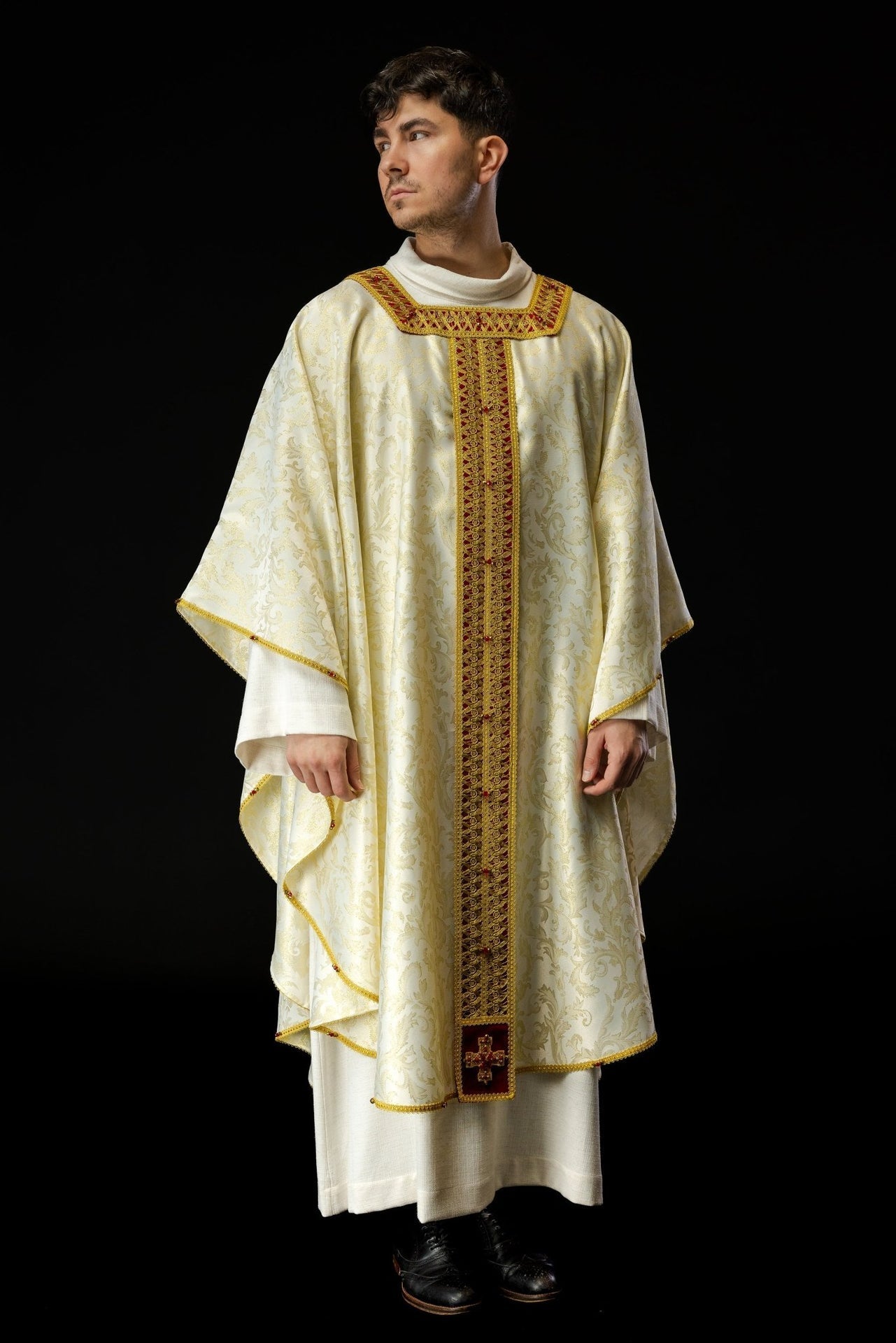 Ręcznie Robiony Ornat z Kamieniami Naturalnymi - Kolekcja Premium Handmade - SZATYLITURGICZNE.PL