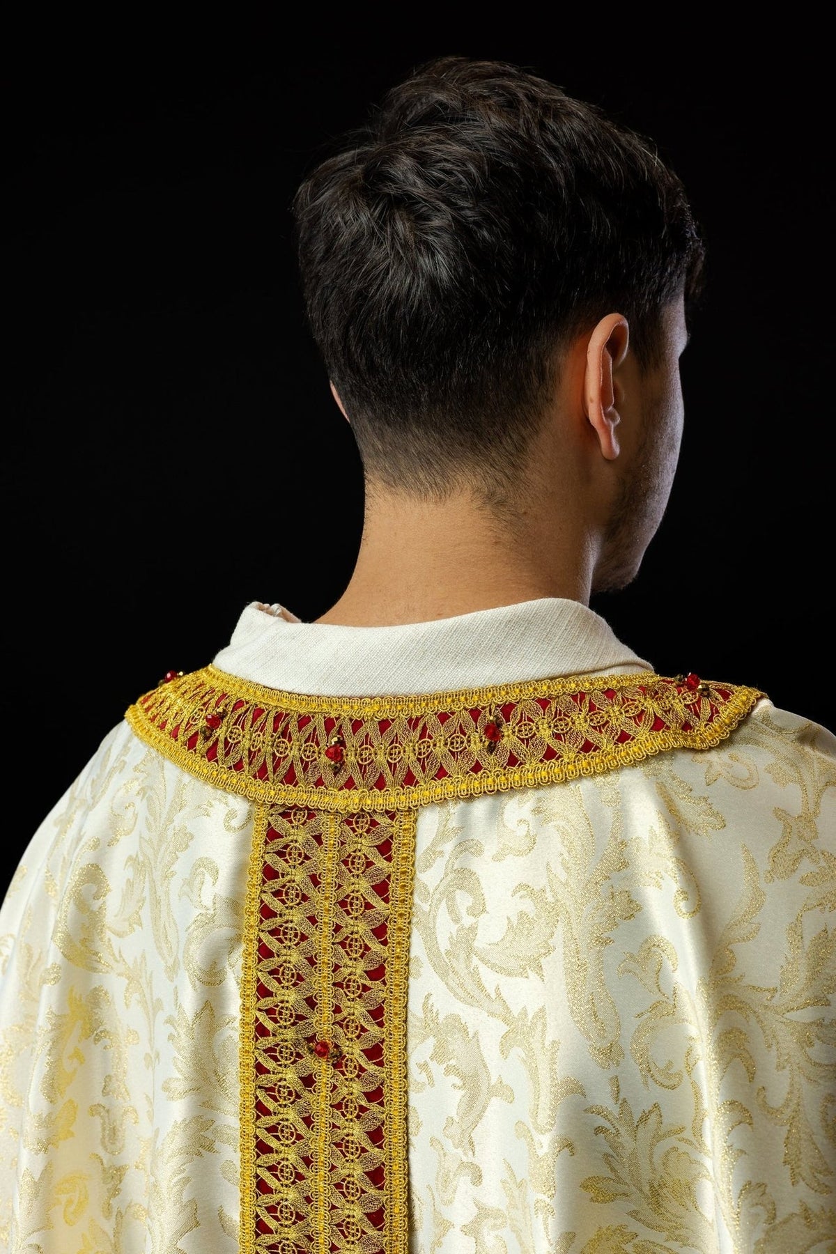 Ręcznie Robiony Ornat z Kamieniami Naturalnymi - Kolekcja Premium Handmade - SZATYLITURGICZNE.PL
