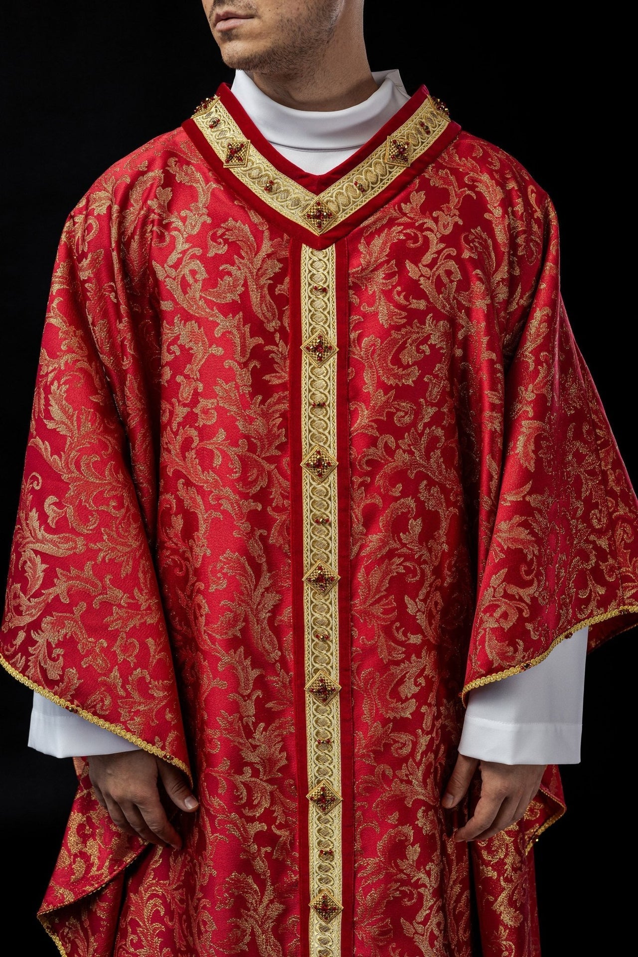 Ręcznie Robiony Ornat z Kamieniami Naturalnymi - Kolekcja Premium Handmade - SZATYLITURGICZNE.PL