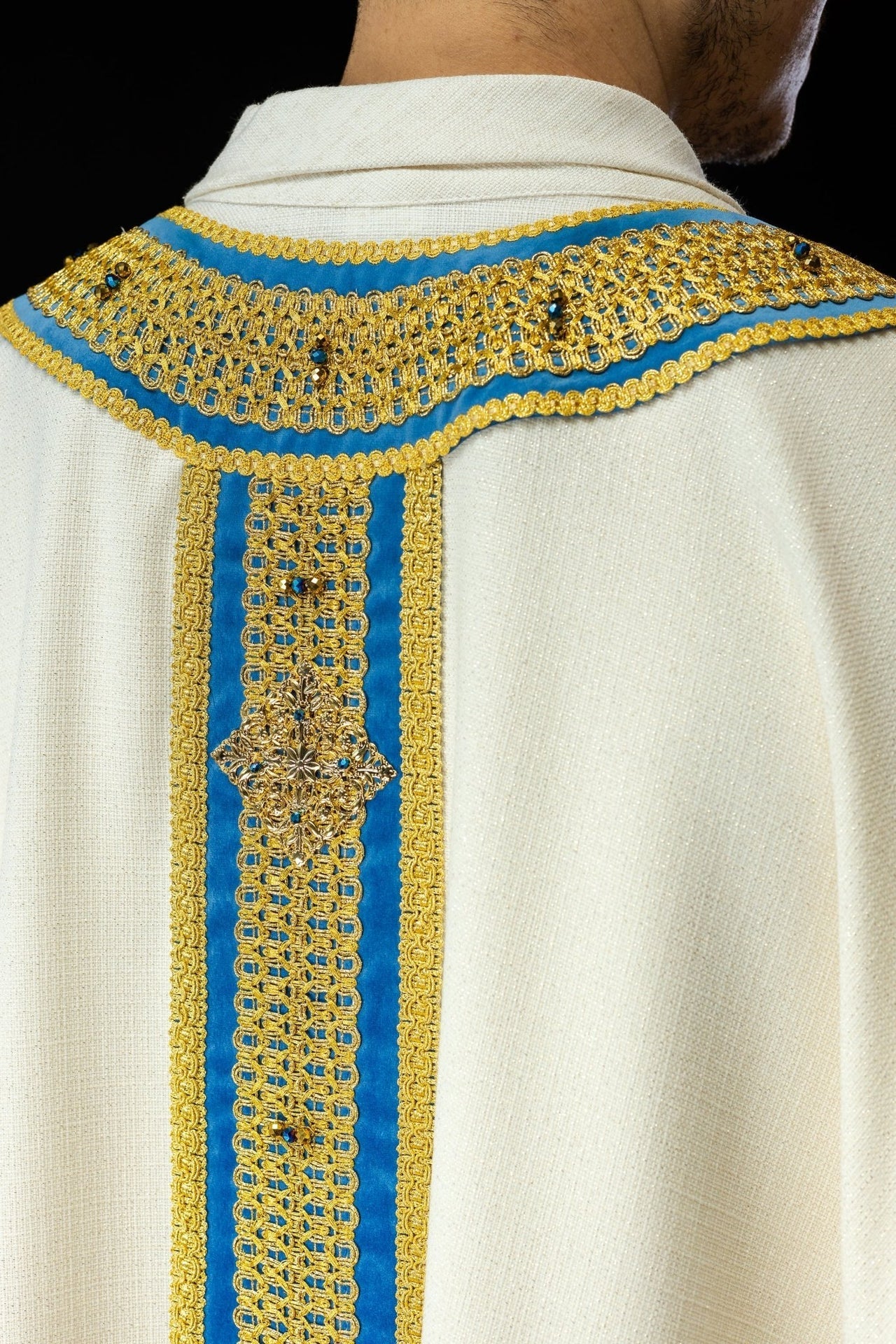 Ręcznie Robiony Ornat z Kamieniami Naturalnymi - Polski Haft Handmade - SZATYLITURGICZNE.PL